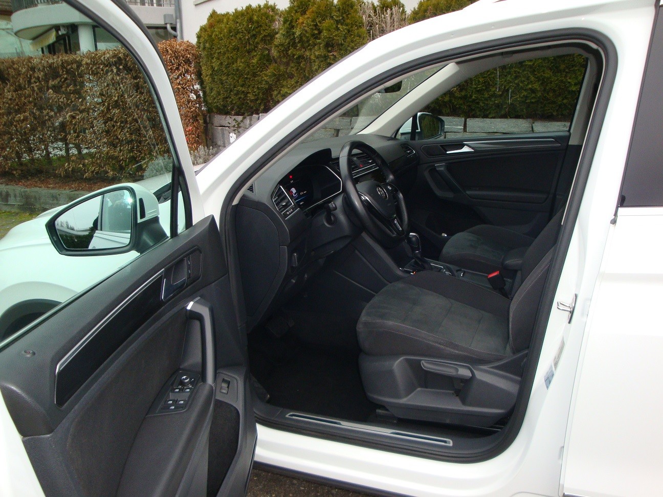 VW Tiguan 2.0 TDI SCR Highline 4Motion DSG-image-4