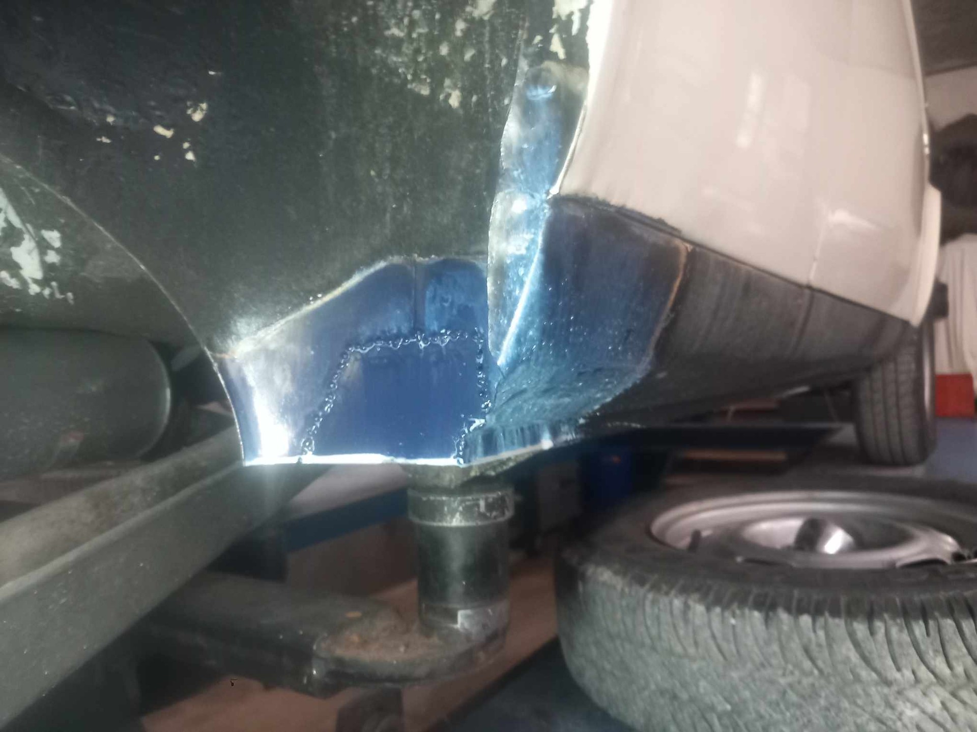 VOLVO 242L-image-16