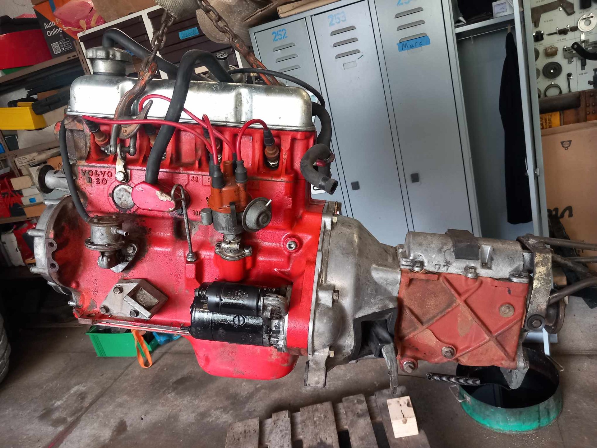 VOLVO 242L-image-6