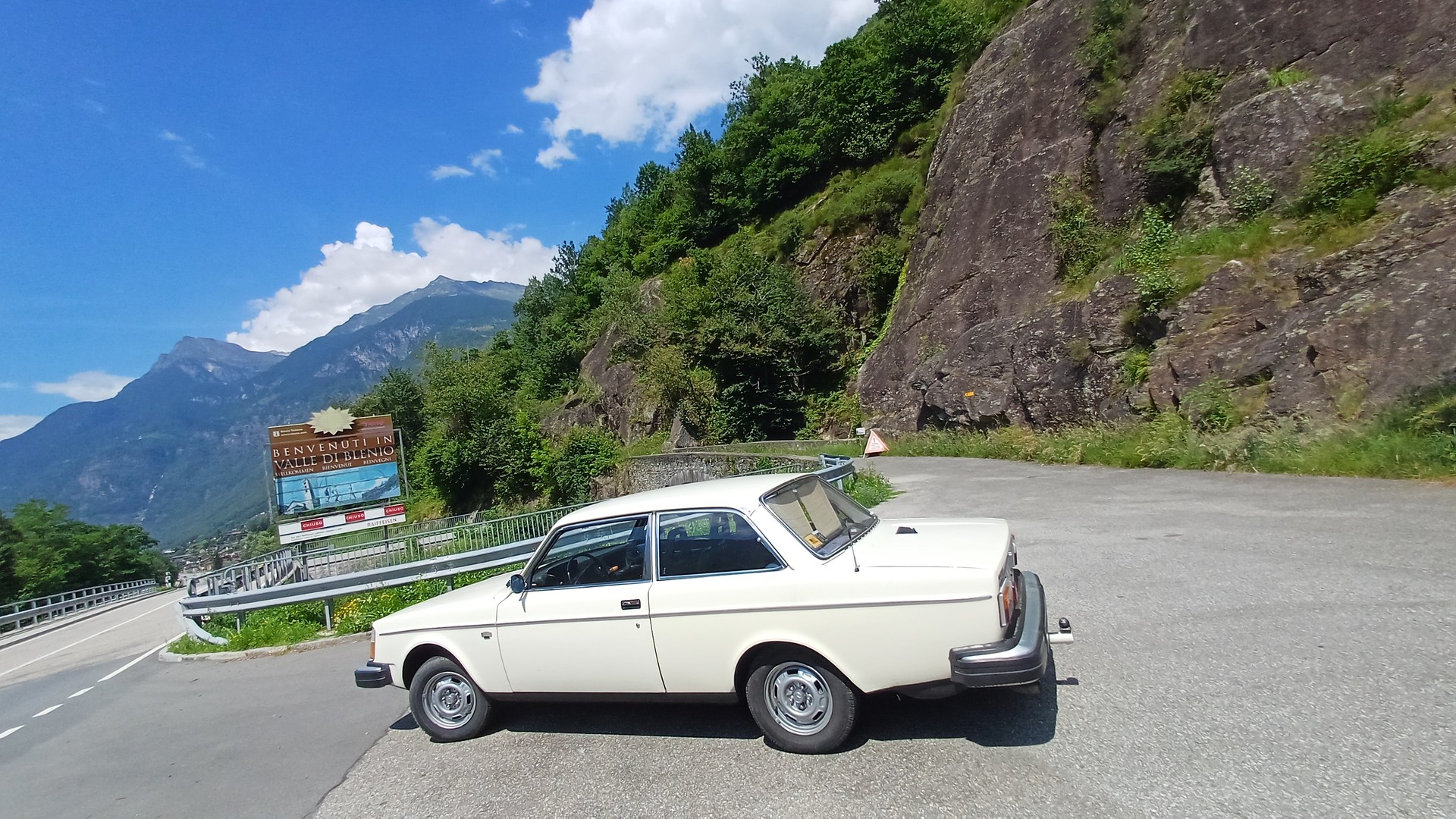 VOLVO 242L-image-2