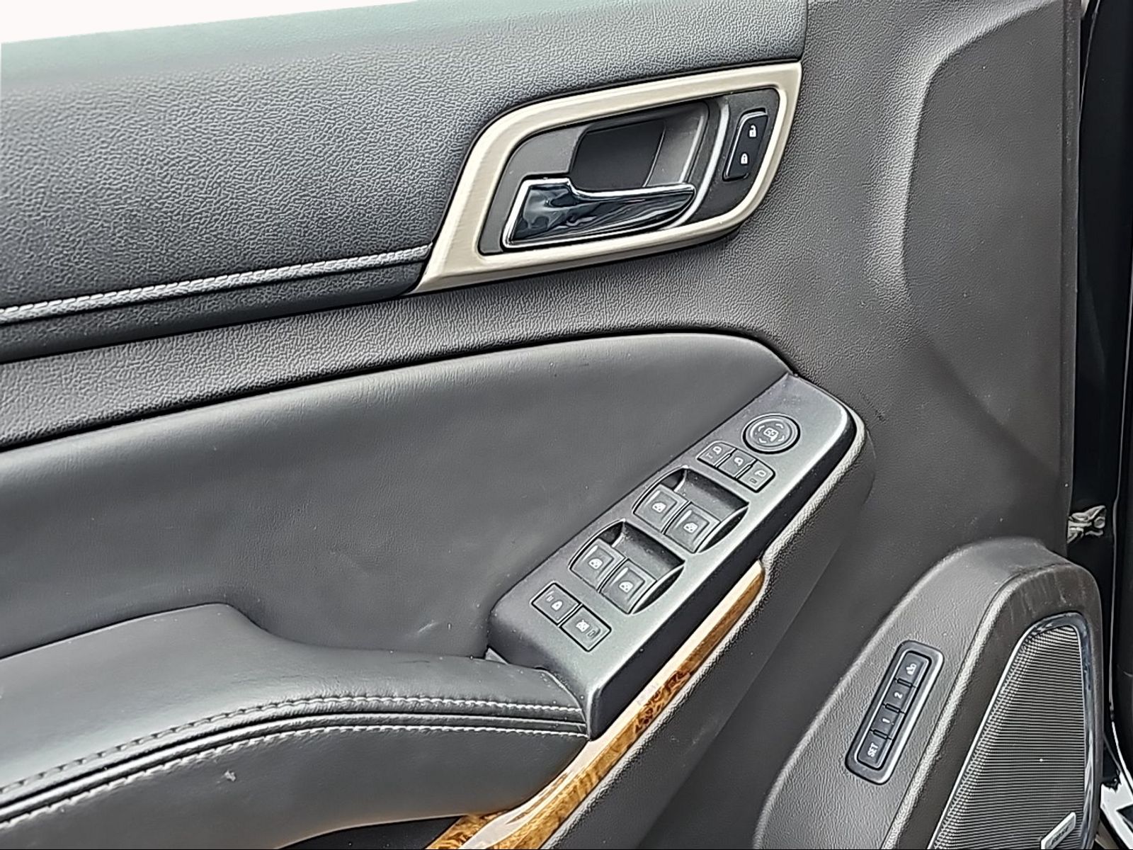 GMC Yukon XL-image-9