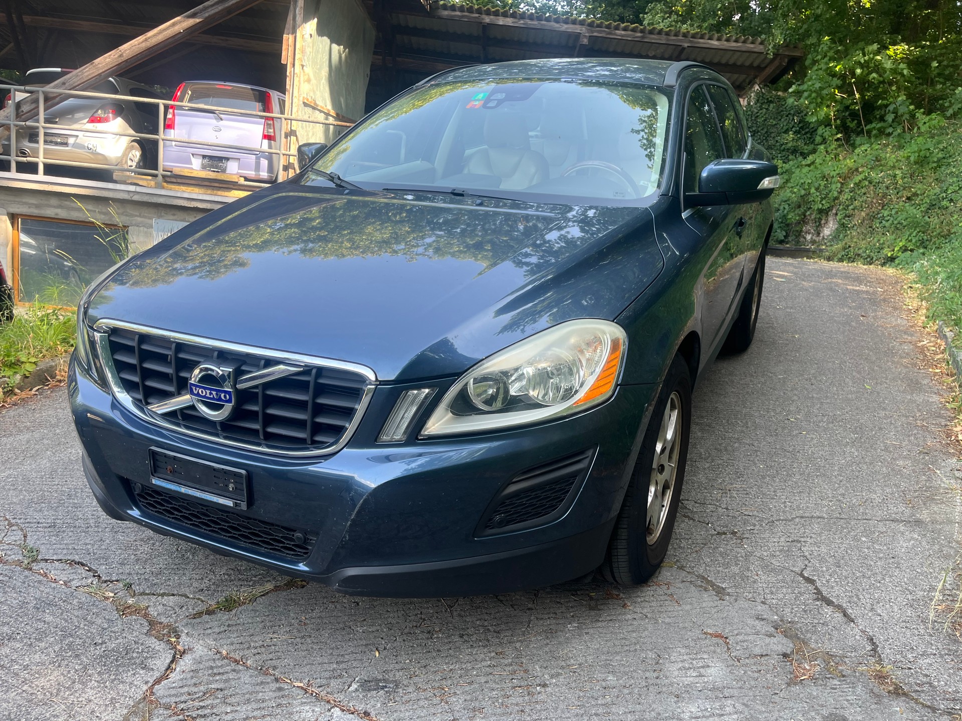 VOLVO XC60 2.0T Momentum Powershift-image-9