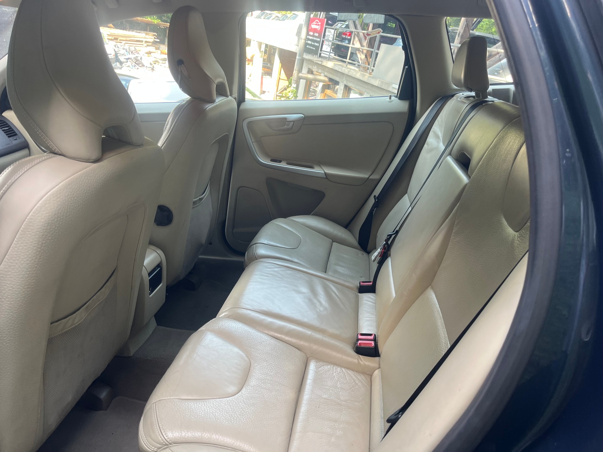 VOLVO XC60 2.0T Momentum Powershift-image-8