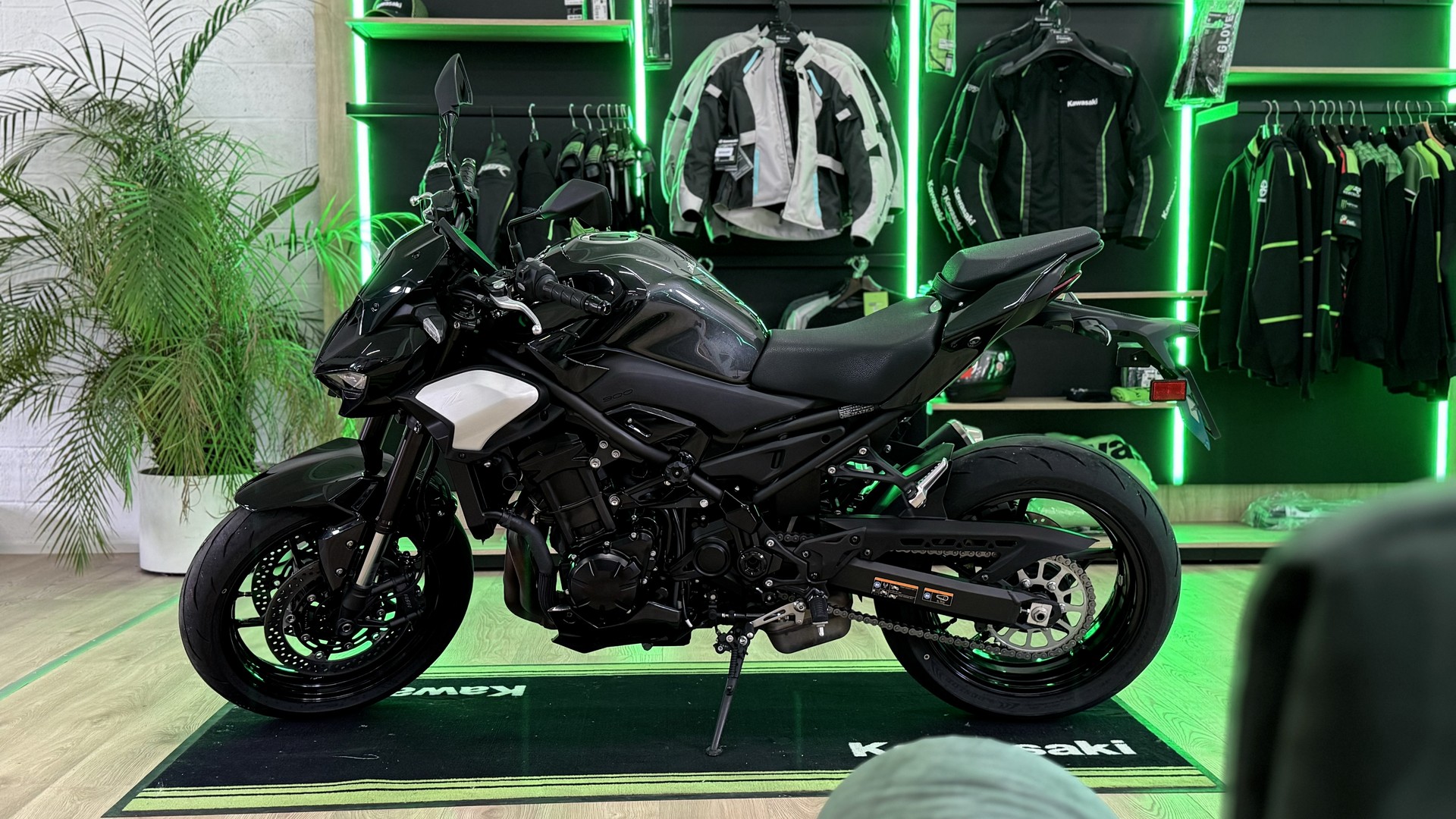 KAWASAKI Z 900-image-2