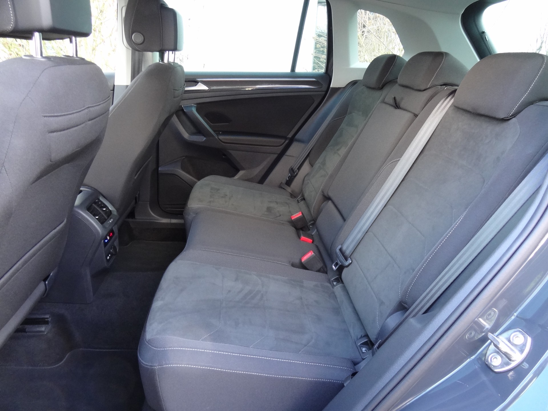 VW Tiguan 2.0 TDI SCR Elegance 4Motion DSG-image-10