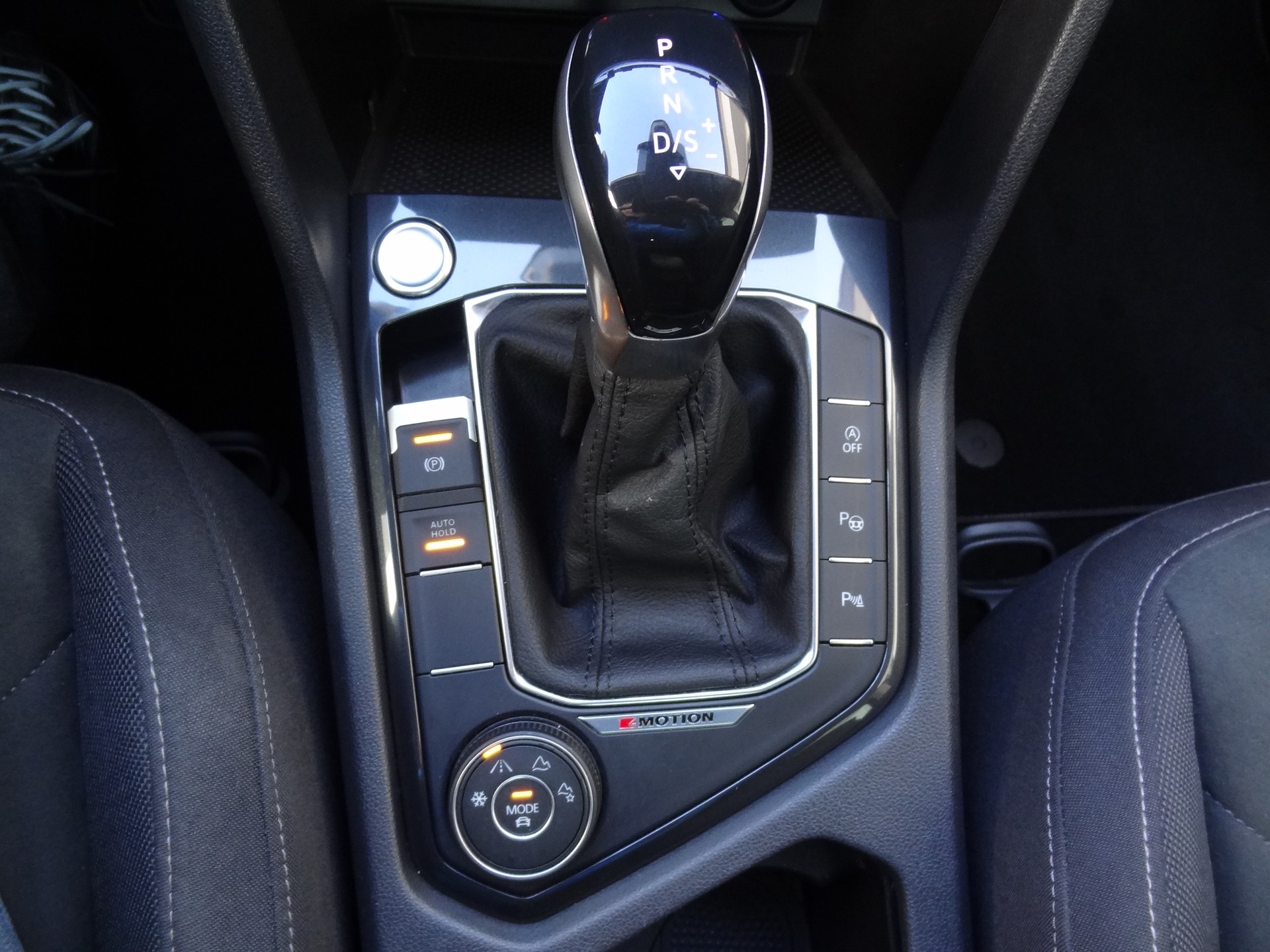 VW Tiguan 2.0 TDI SCR Elegance 4Motion DSG-image-23
