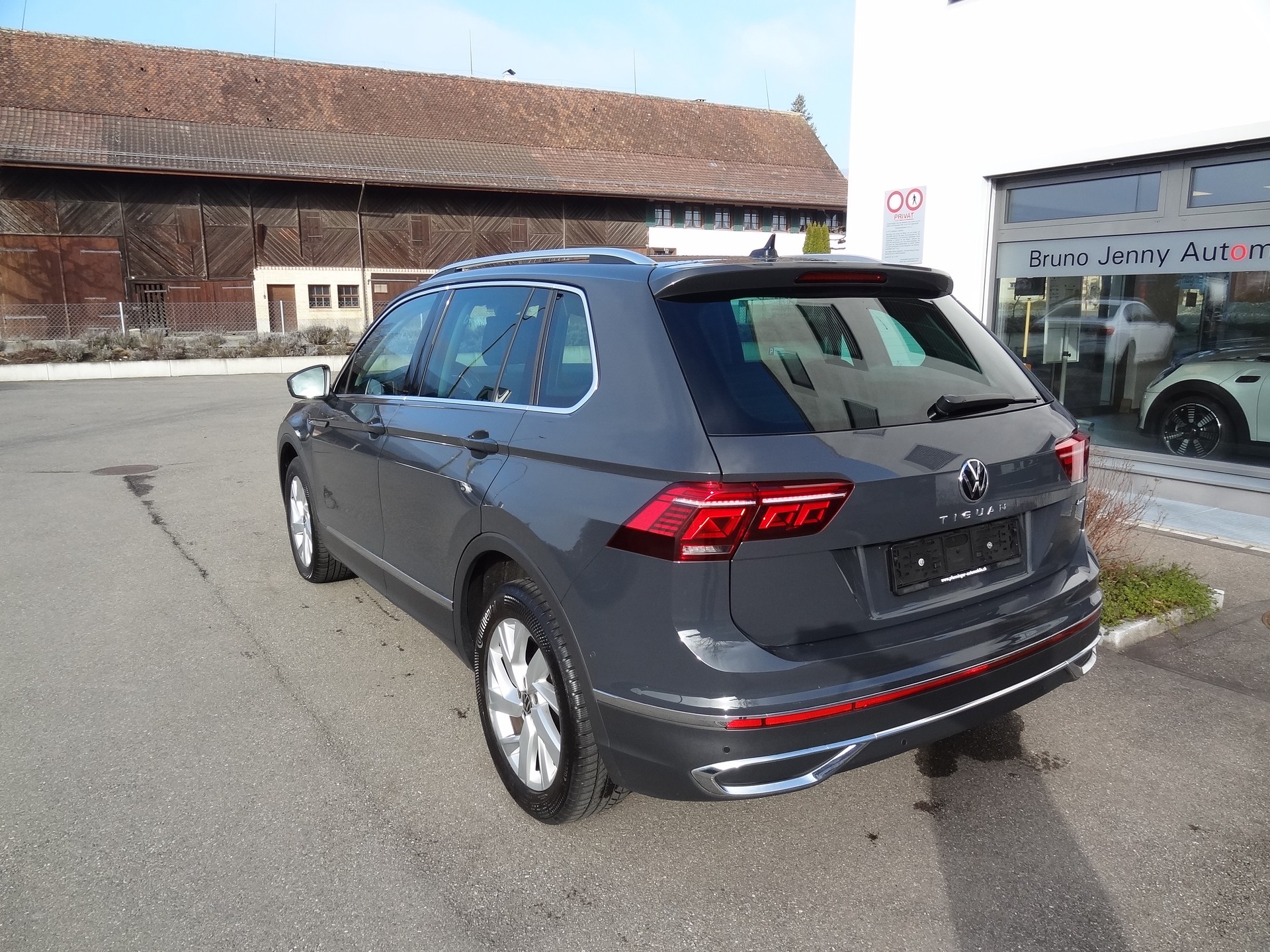 VW Tiguan 2.0 TDI SCR Elegance 4Motion DSG-image-3