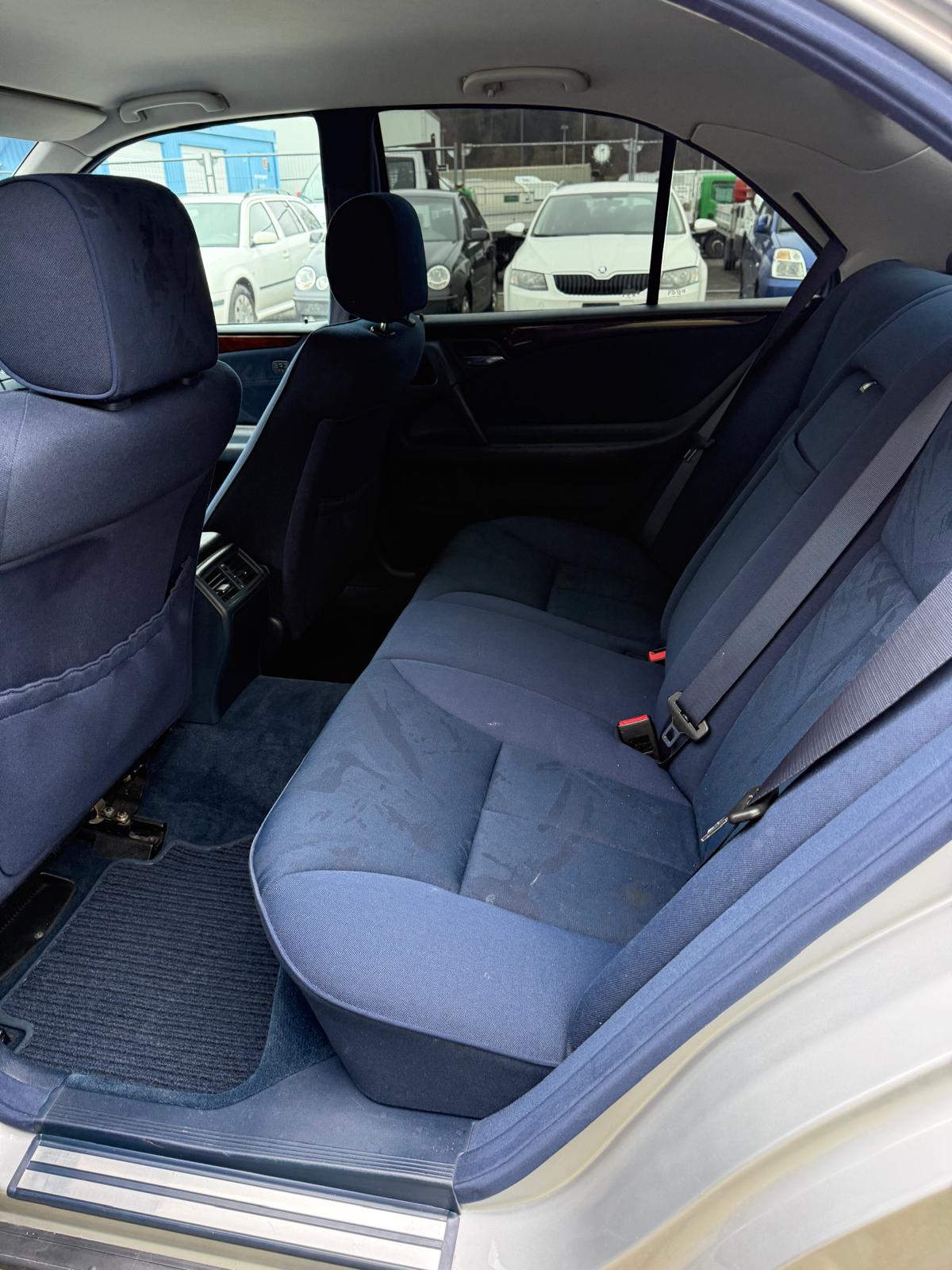 MERCEDES-BENZ E 280 Avantgarde 4-Matic Automatic-image-8