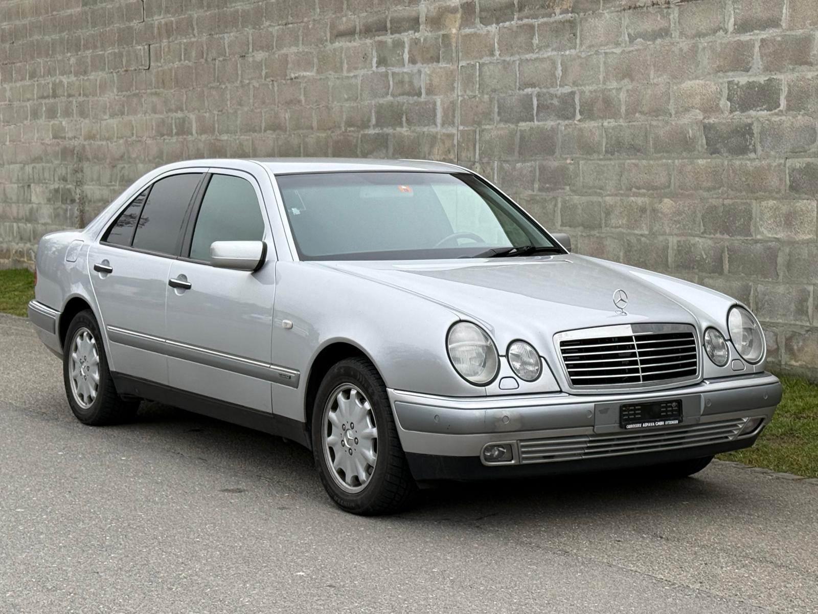 MERCEDES-BENZ E 280 Avantgarde 4-Matic Automatic-image-6