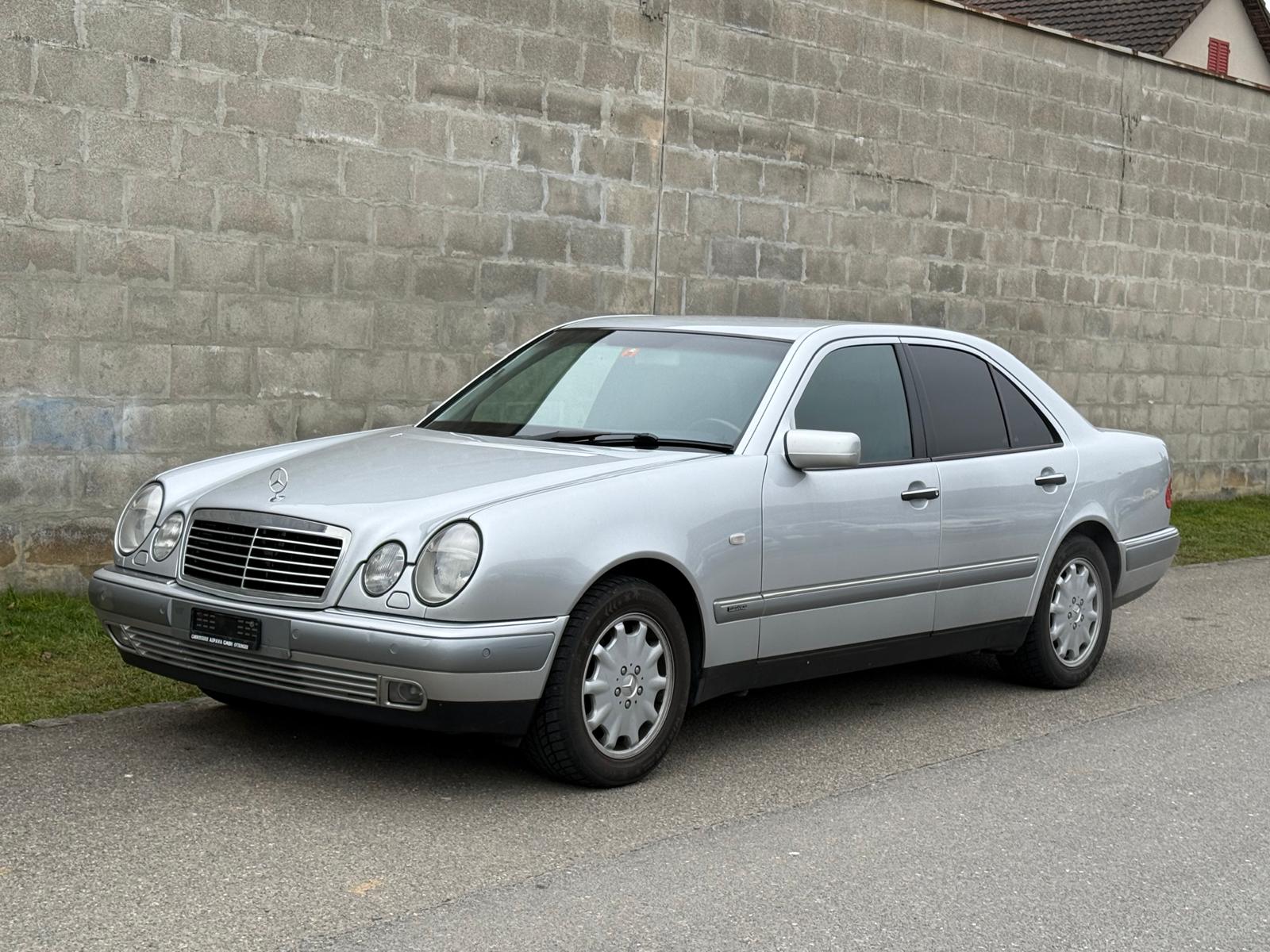 MERCEDES-BENZ E 280 Avantgarde 4-Matic Automatic