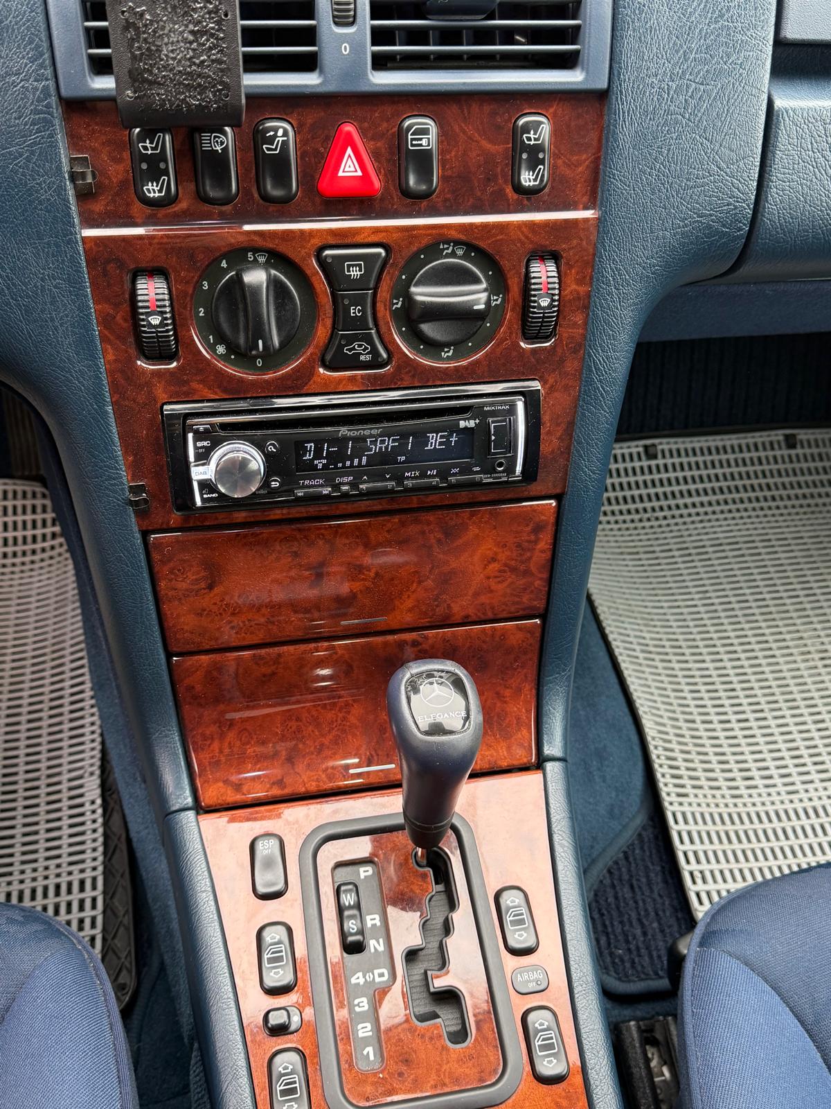MERCEDES-BENZ E 280 Avantgarde 4-Matic Automatic-image-10
