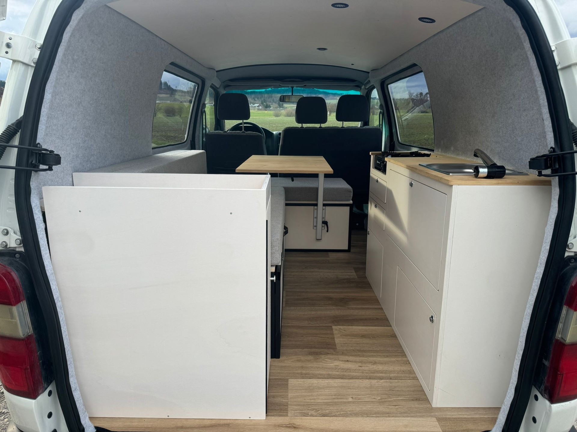 TOYOTA Hiace Saranda Beach-showroom-element-2