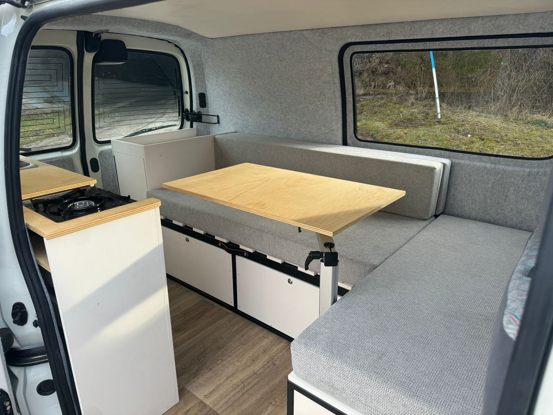 TOYOTA Hiace Saranda Beach-showroom-element-1