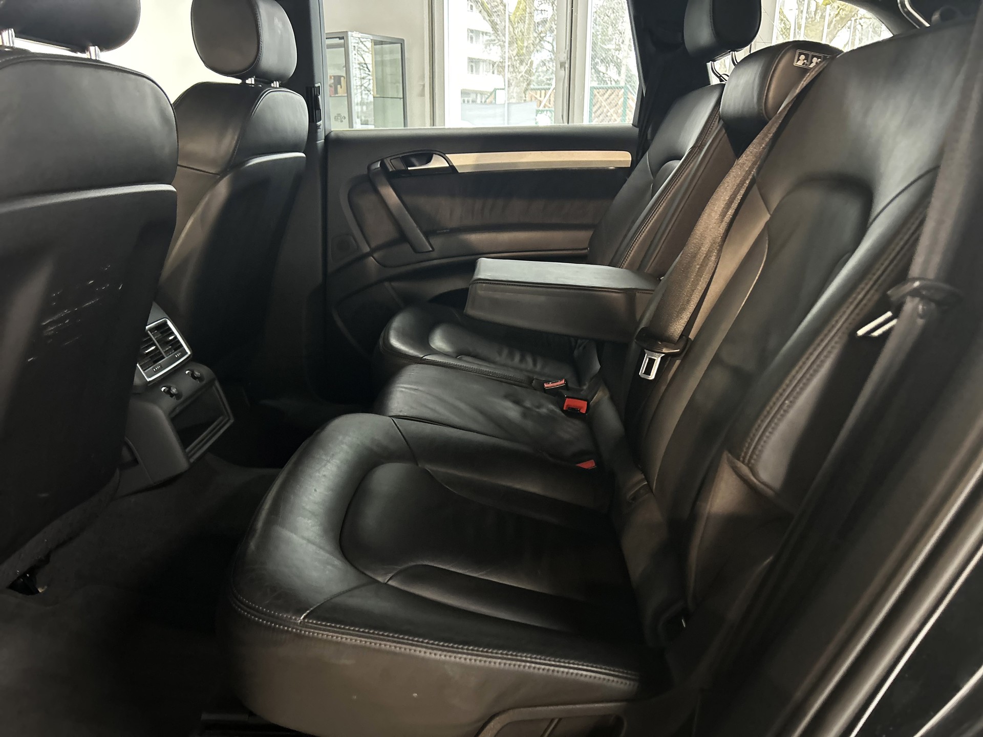 AUDI Q7 3.0 TDI quattro tiptronic-image-28