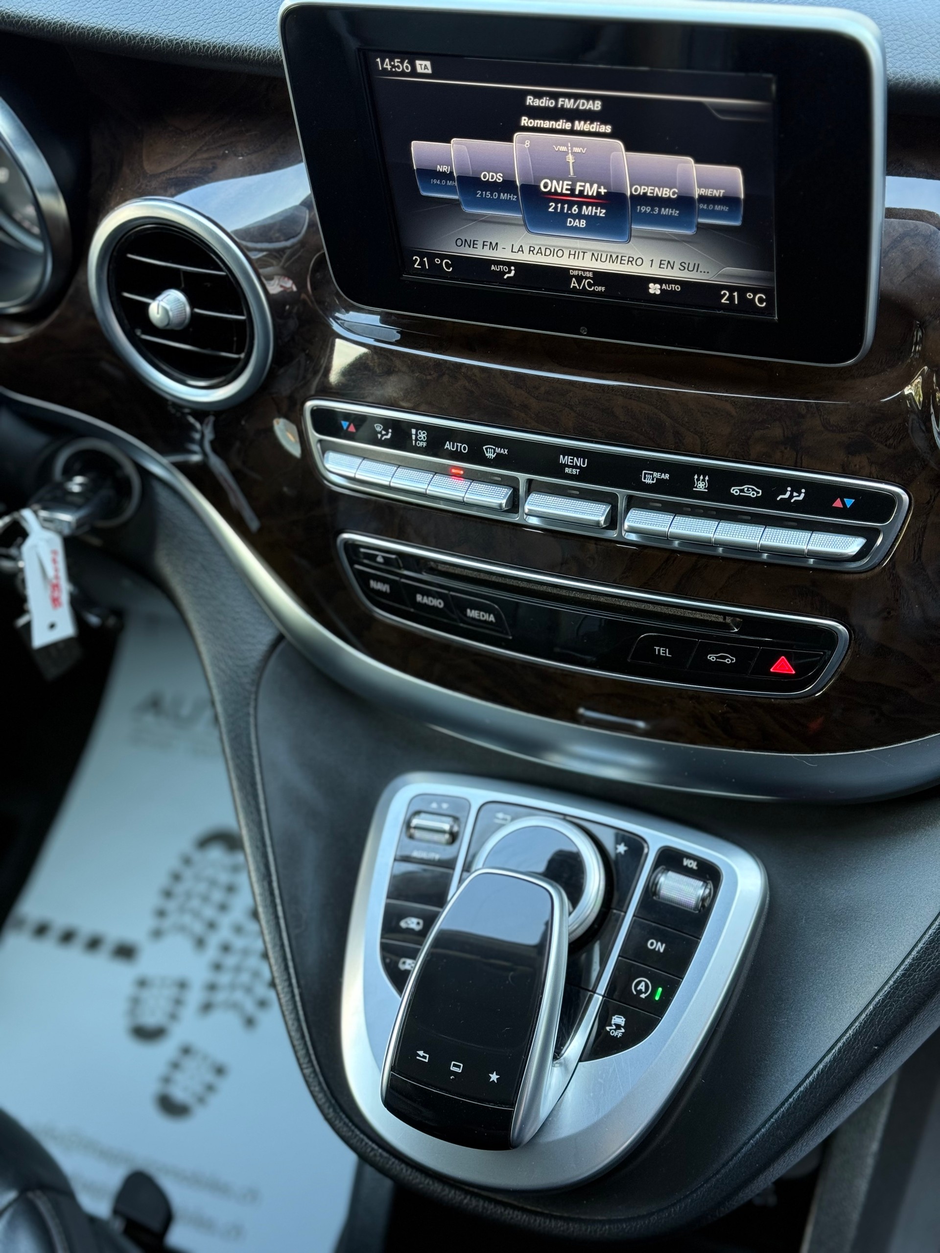 MERCEDES-BENZ V 250 d Avantgarde lang 4Matic 7G-Tronic-image-26