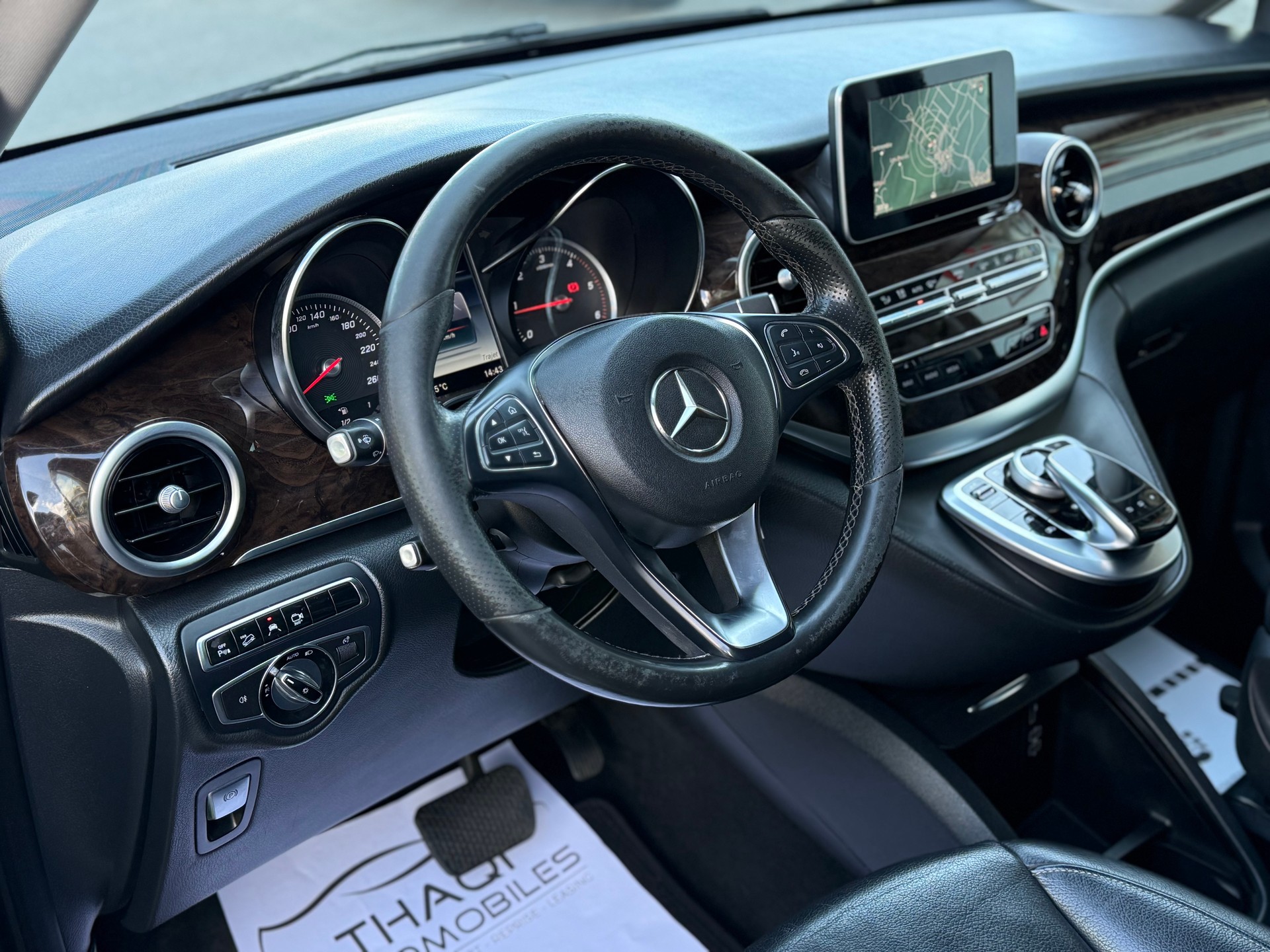 MERCEDES-BENZ V 250 d Avantgarde lang 4Matic 7G-Tronic-image-11