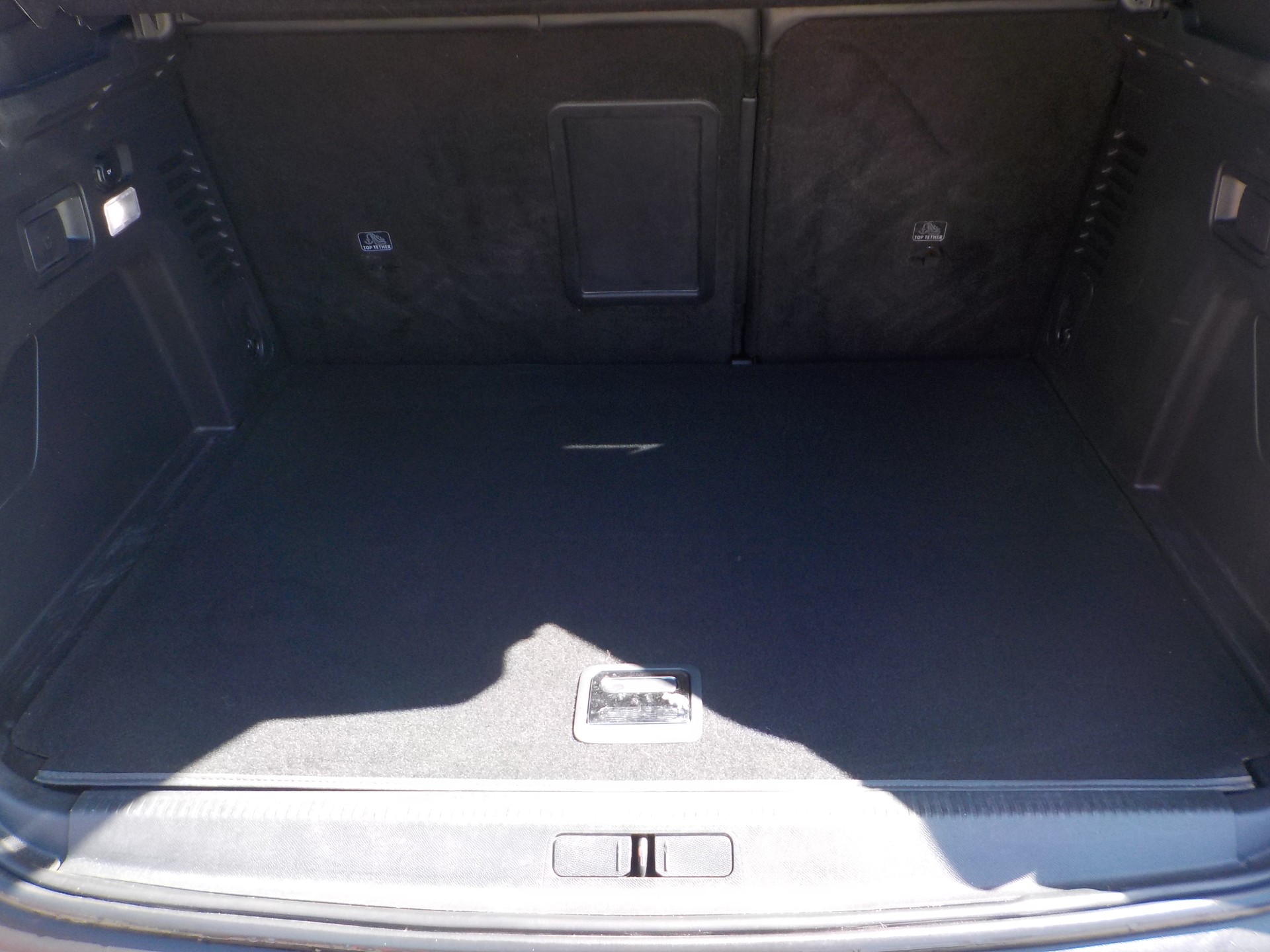 PEUGEOT 3008 300e Hybrid4 GT EAT8-image-5