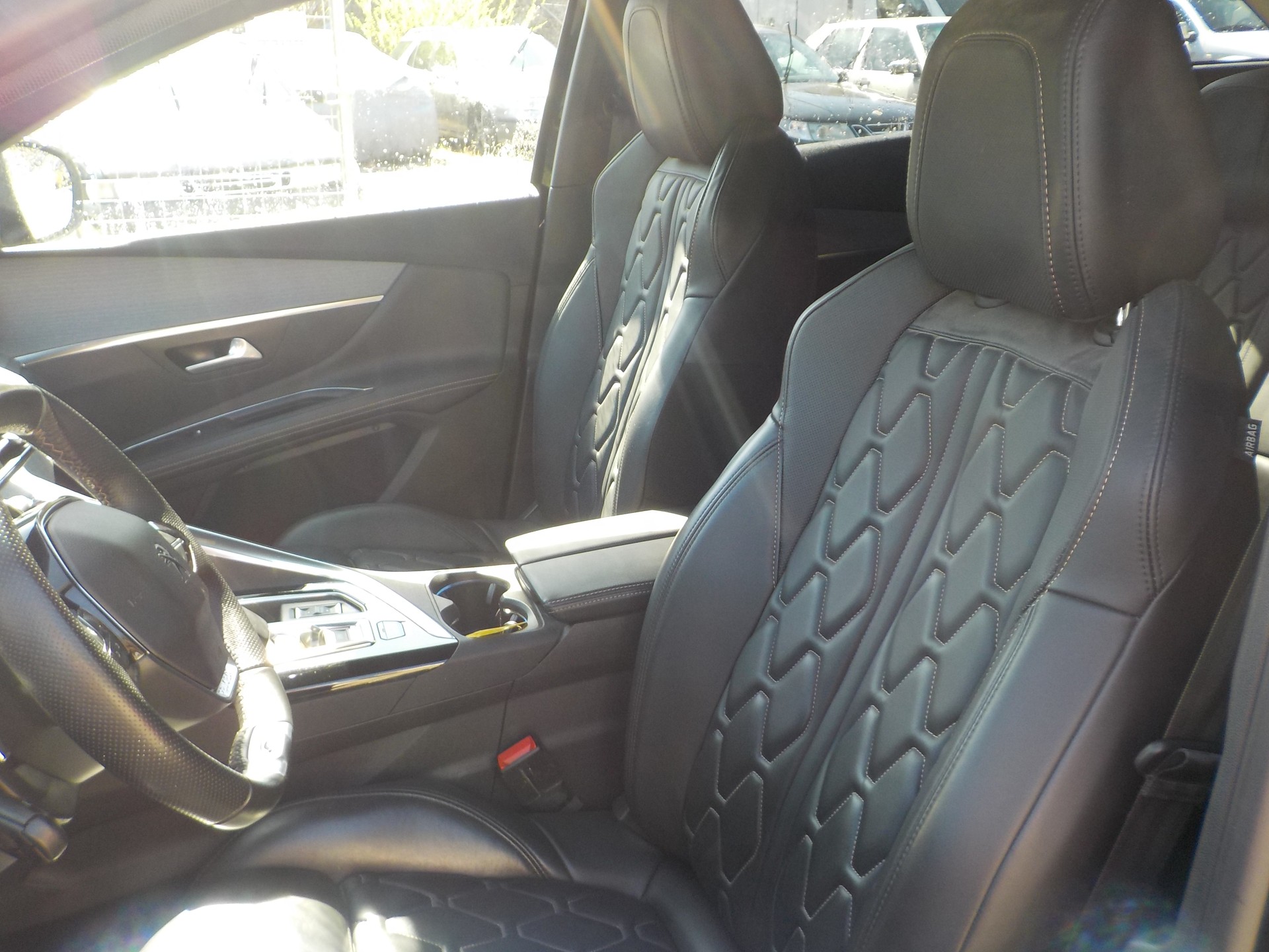 PEUGEOT 3008 300e Hybrid4 GT EAT8-image-8