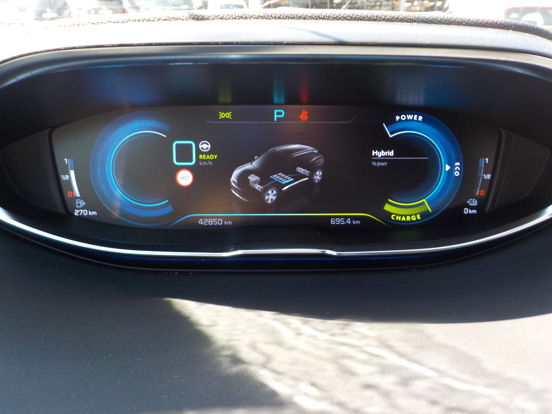 PEUGEOT 3008 300e Hybrid4 GT EAT8-image-9