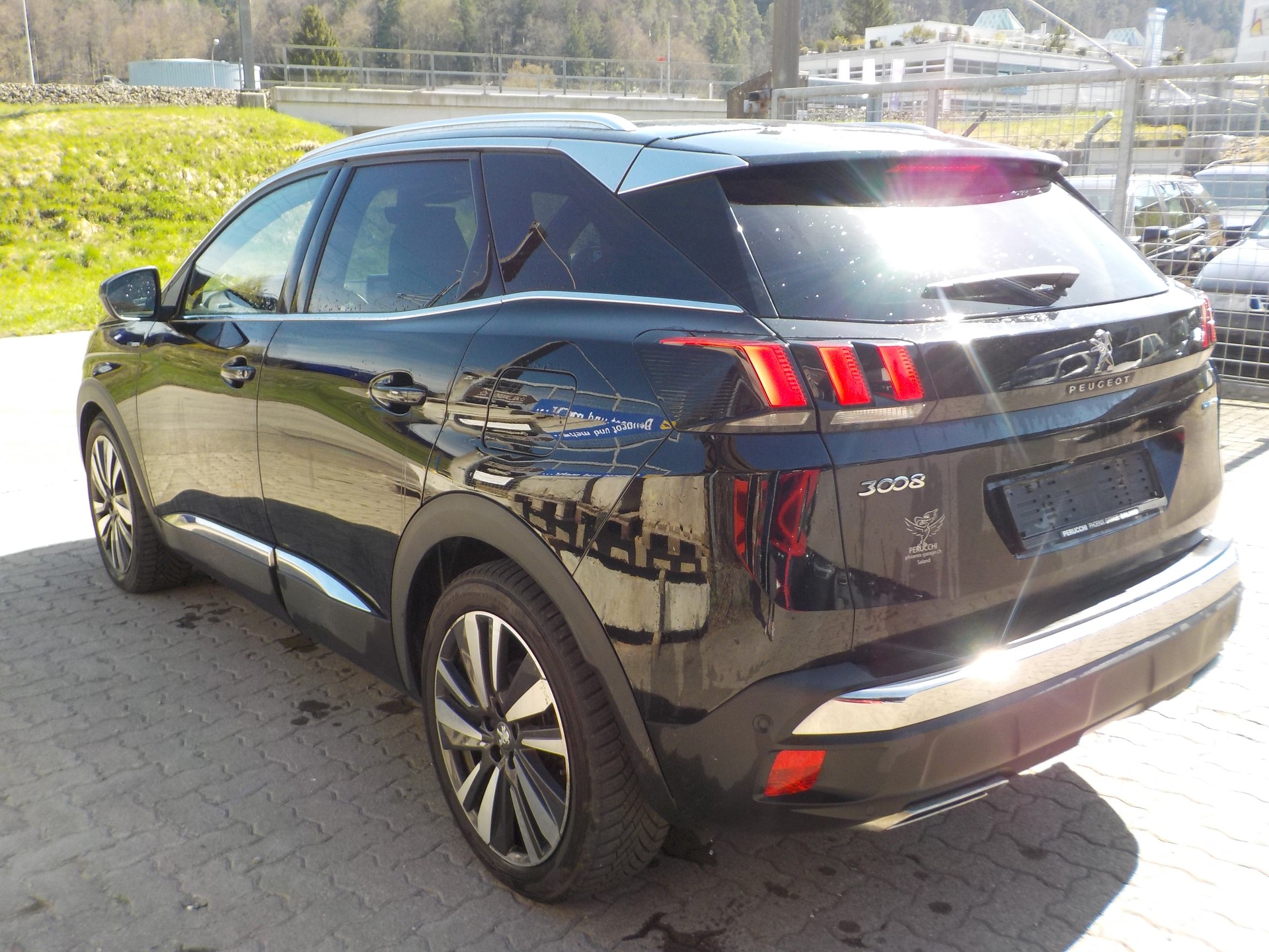 PEUGEOT 3008 300e Hybrid4 GT EAT8-image-3