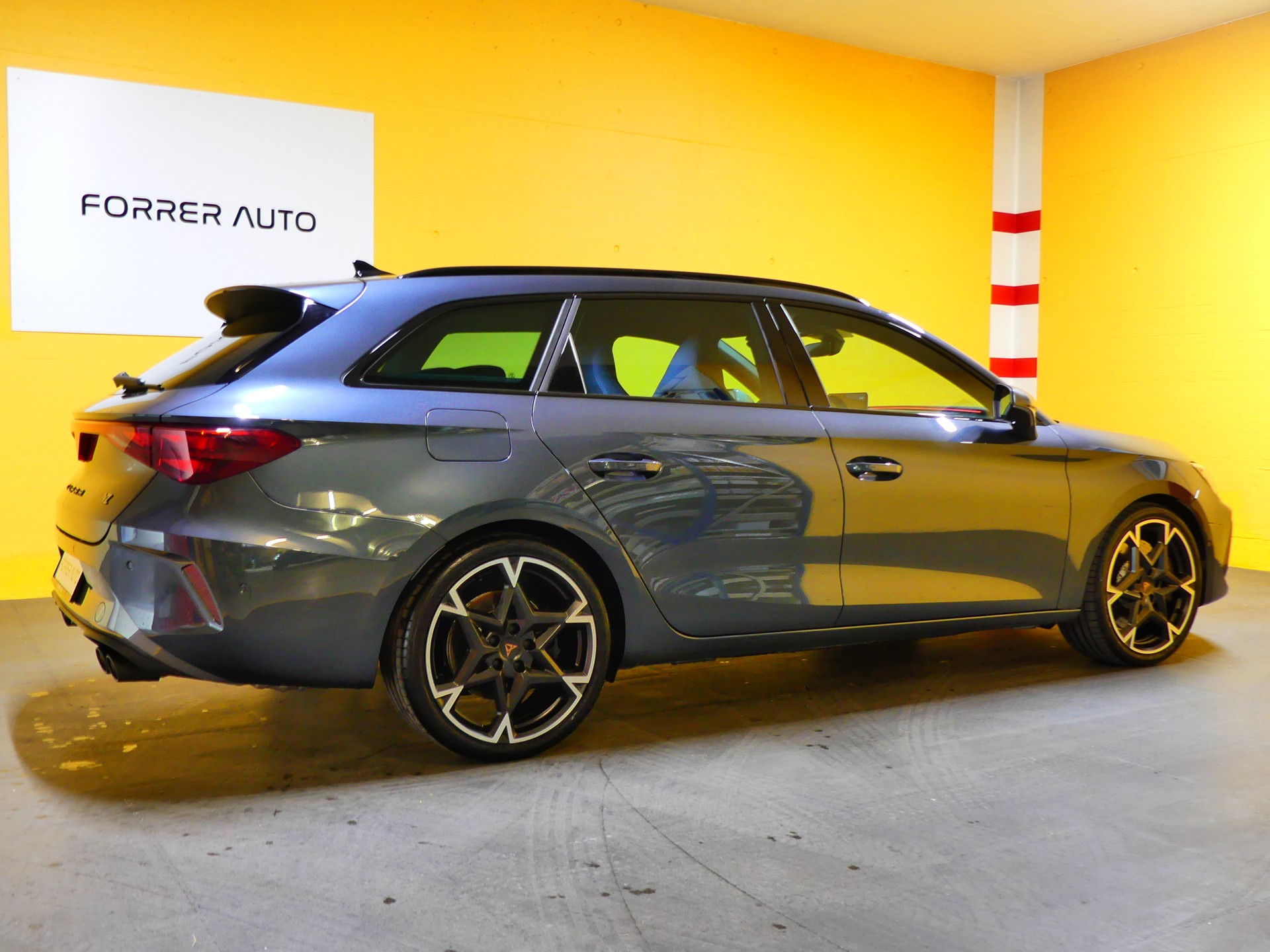 CUPRA LEON ST 2.0 TSI VZ DSG 4Drive-image-3