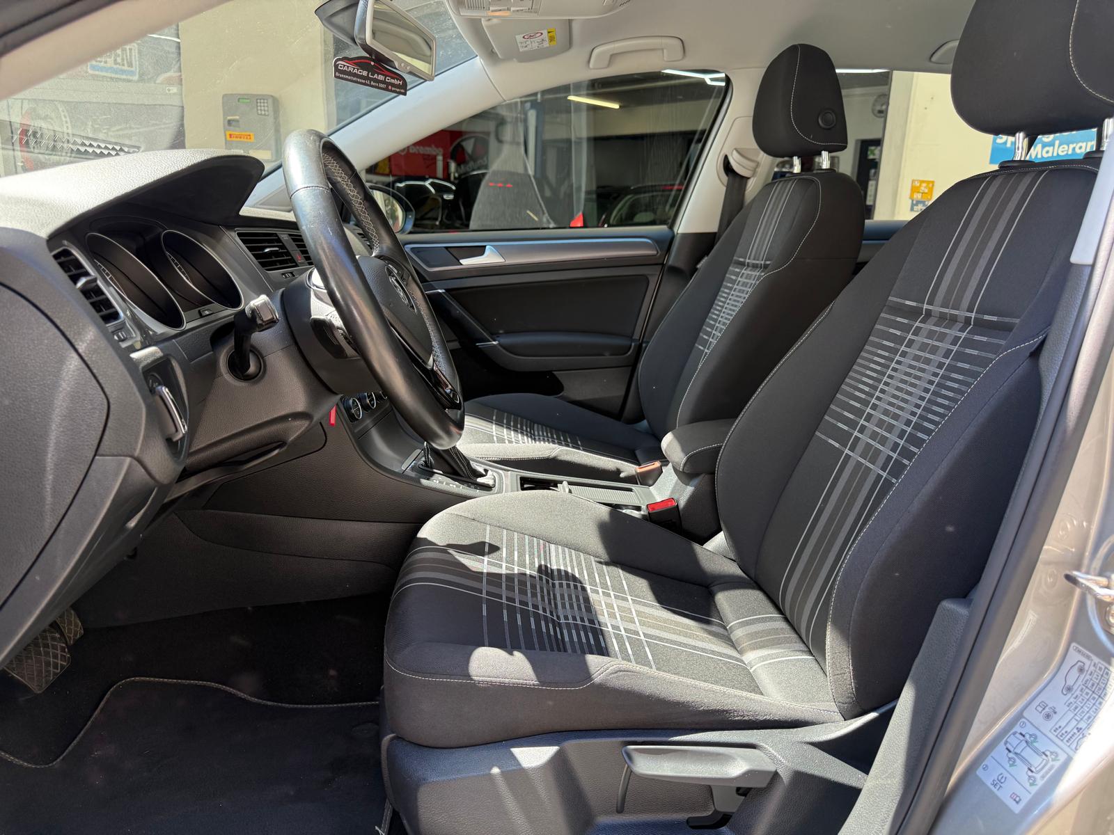 VW Golf 1.4 TSI Lounge-image-9