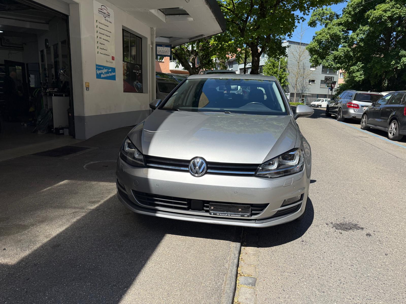 VW Golf 1.4 TSI Lounge-image-1