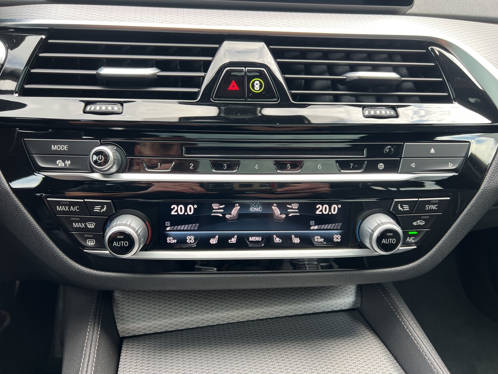 BMW 540i xDrive Touring Steptronic M-Sport-image-14
