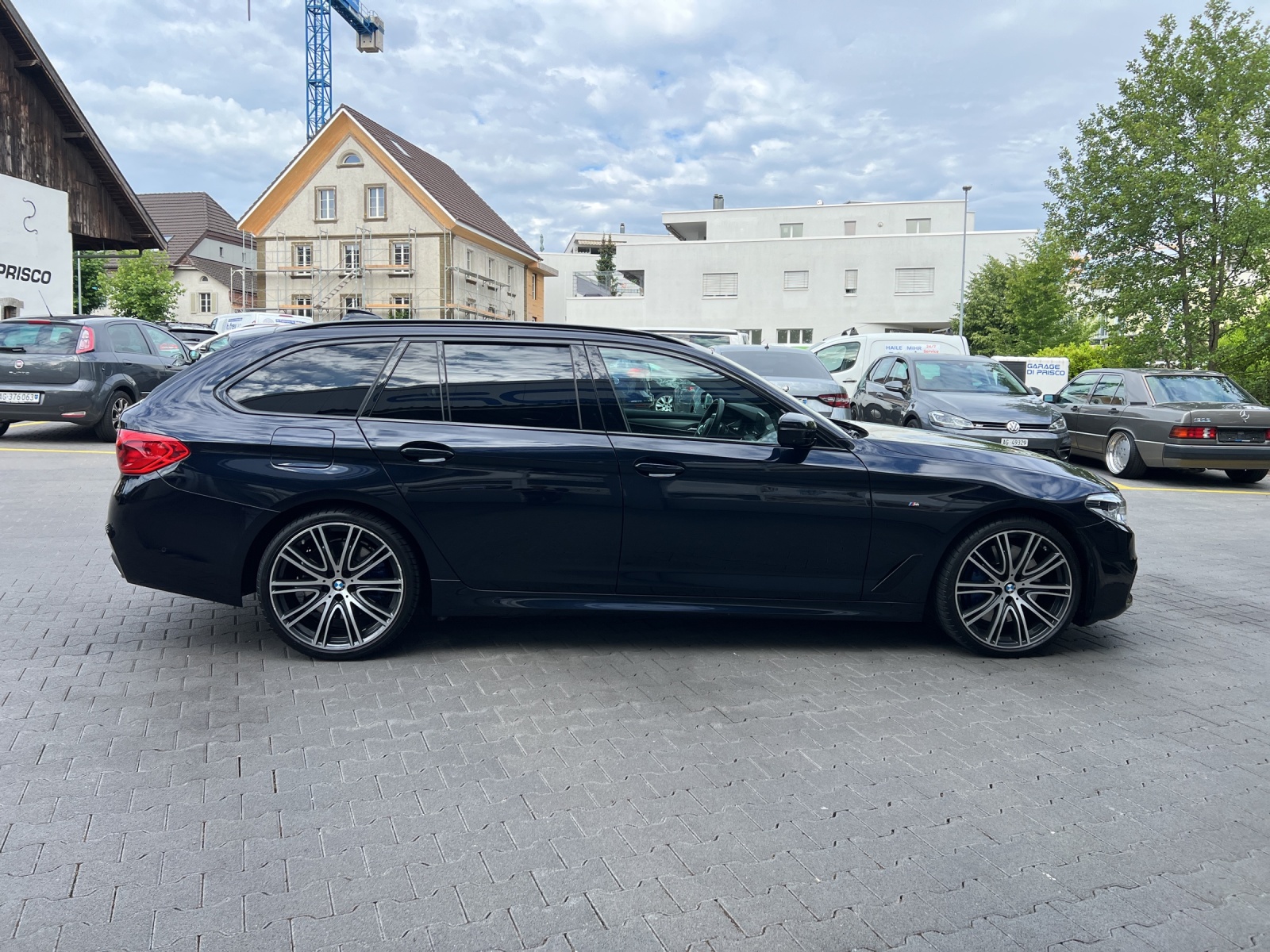 BMW 540i xDrive Touring Steptronic M-Sport-image-4