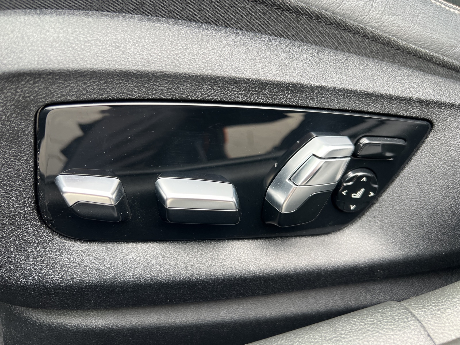 BMW 540i xDrive Touring Steptronic M-Sport-image-12