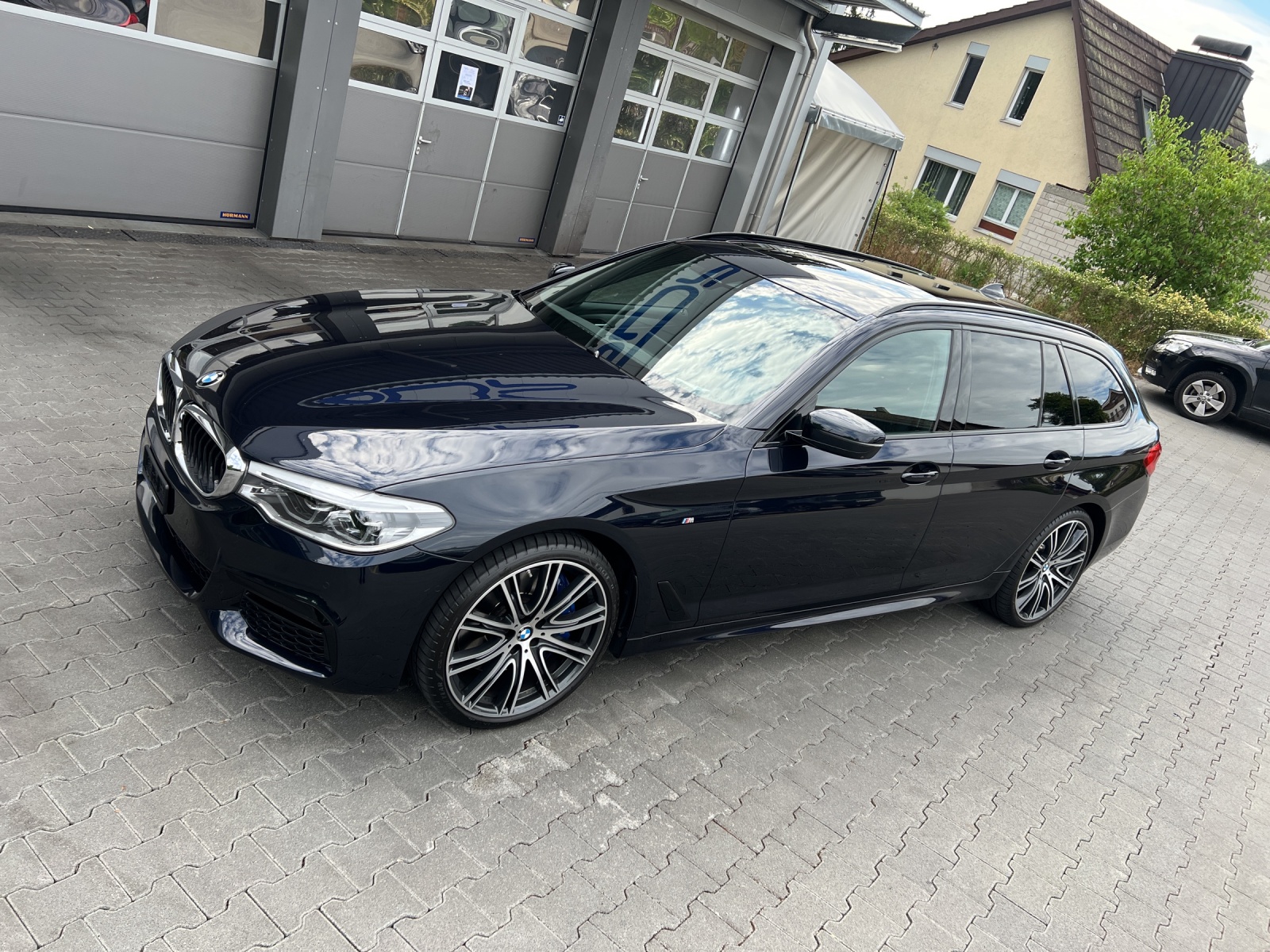 BMW 540i xDrive Touring Steptronic M-Sport-image-18