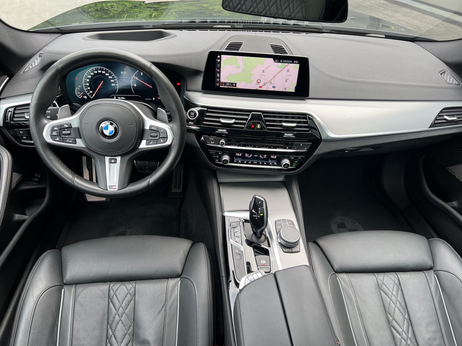 BMW 540i xDrive Touring Steptronic M-Sport-image-9