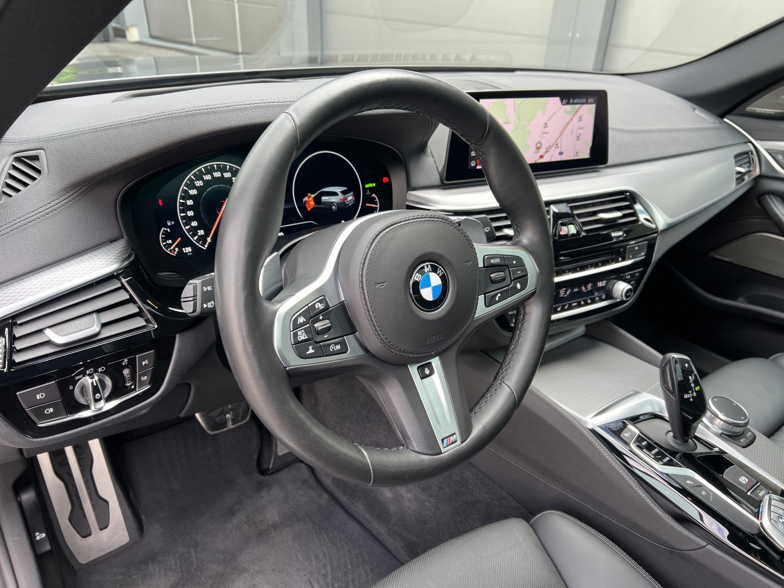 BMW 540i xDrive Touring Steptronic M-Sport-image-10