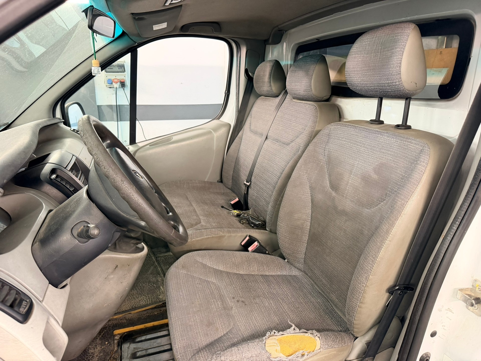RENAULT Trafic 2.0 dCi 115 2.9t L2H1-image-7