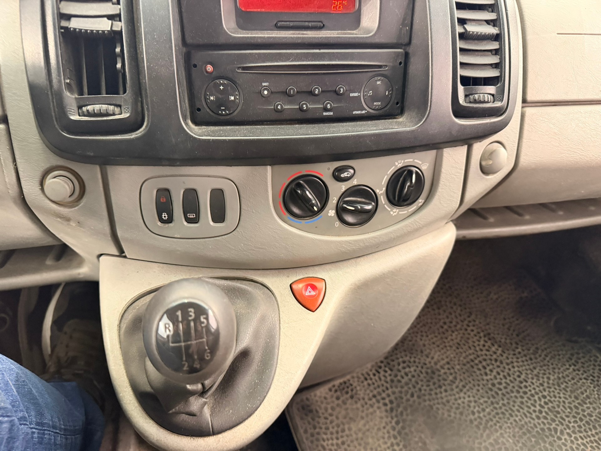 RENAULT Trafic 2.0 dCi 115 2.9t L2H1-image-11