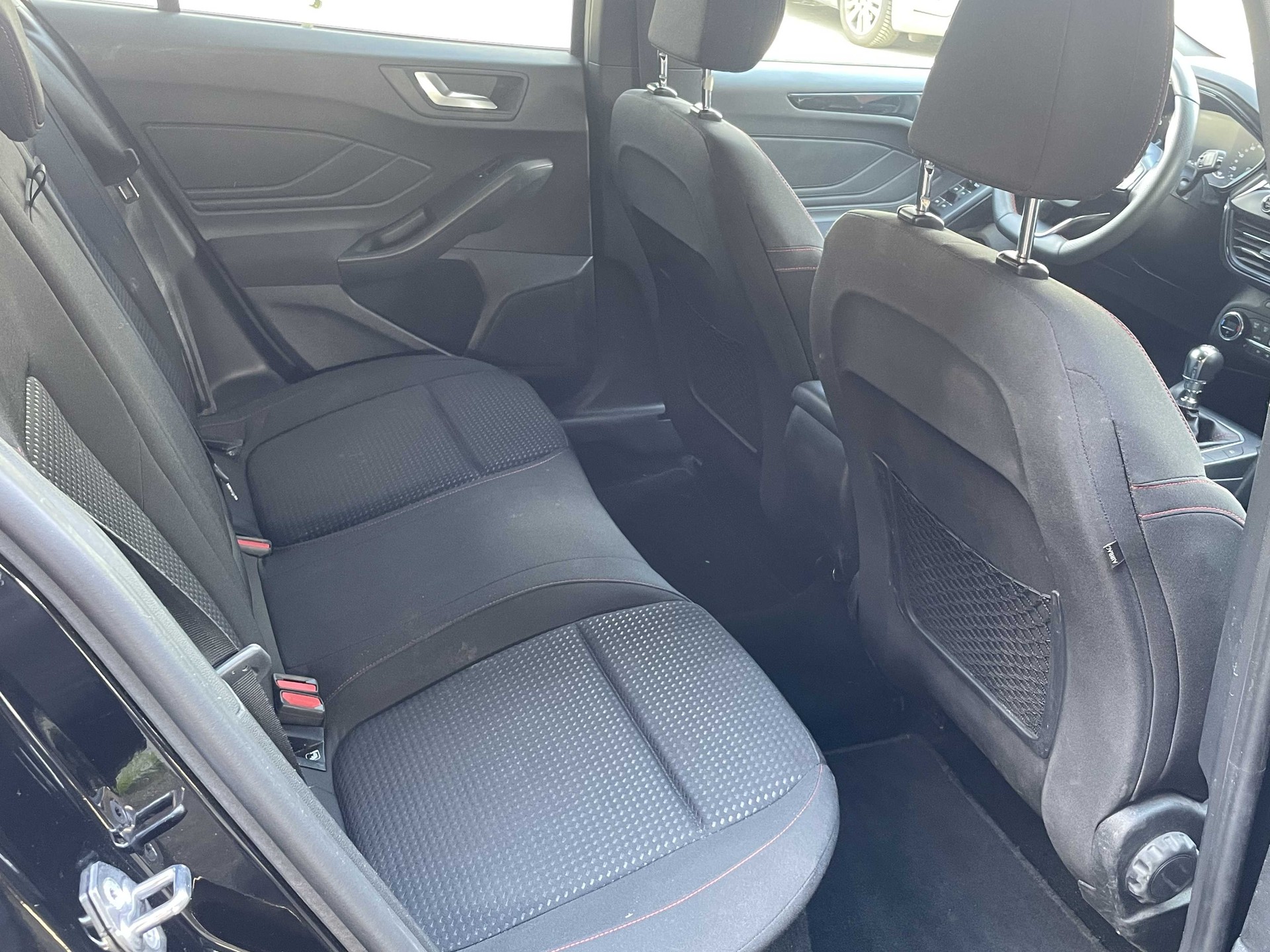 FORD Focus Station Wagon 1.0i EcoB 125PS ST-Line-image-13