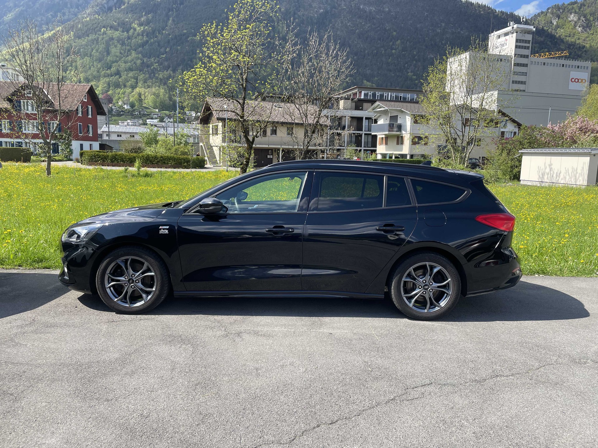FORD Focus Station Wagon 1.0i EcoB 125PS ST-Line-showroom-element-2