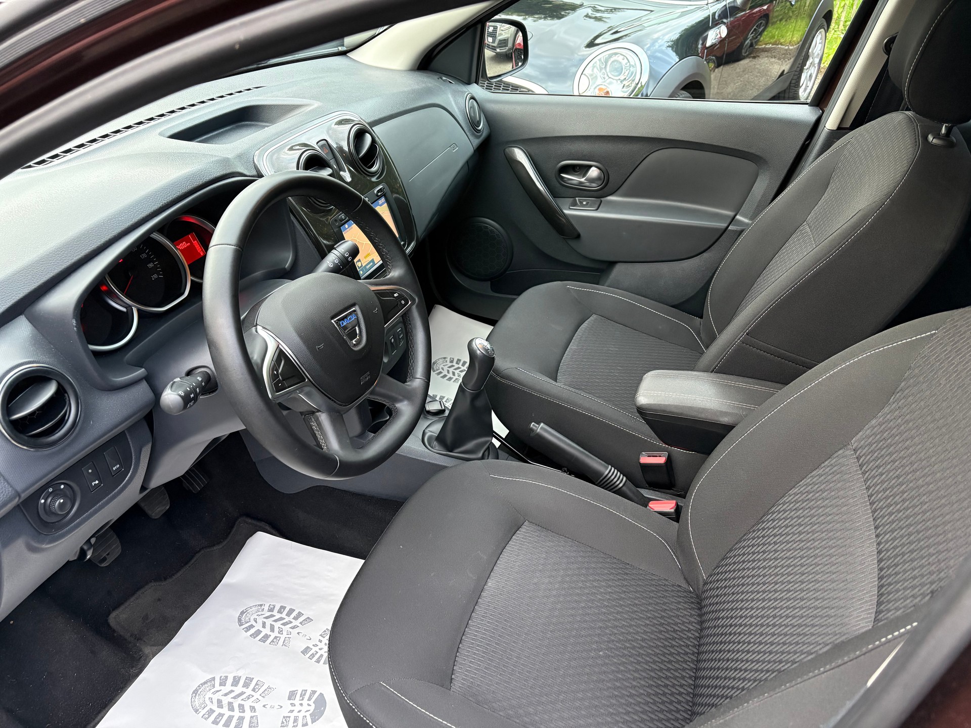 DACIA Sandero 1.5 dCi Lauréate-image-7