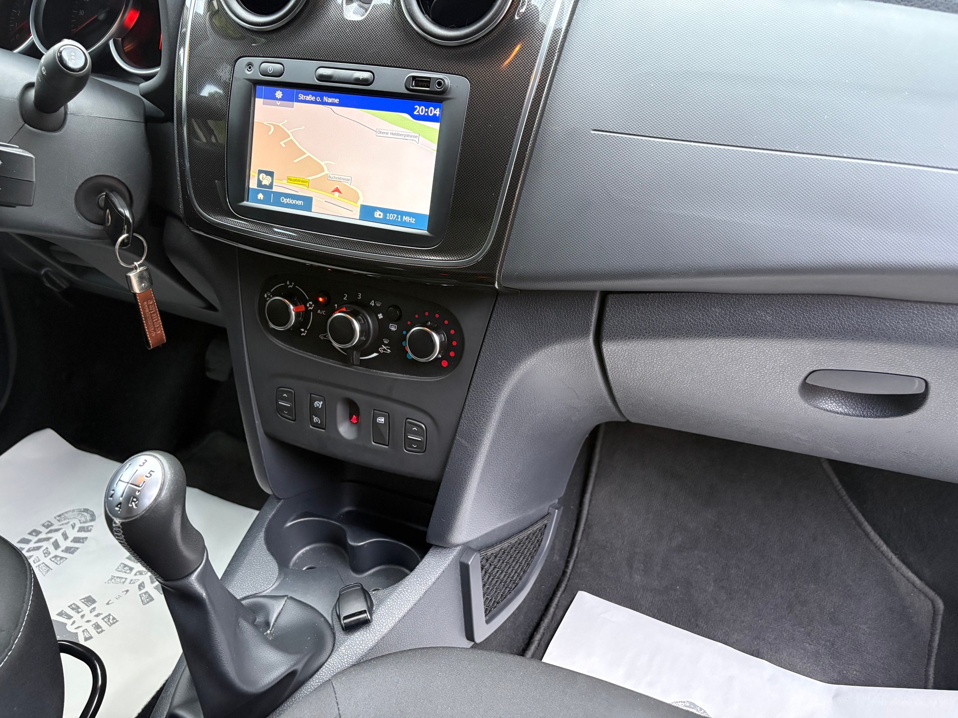 DACIA Sandero 1.5 dCi Lauréate-image-8