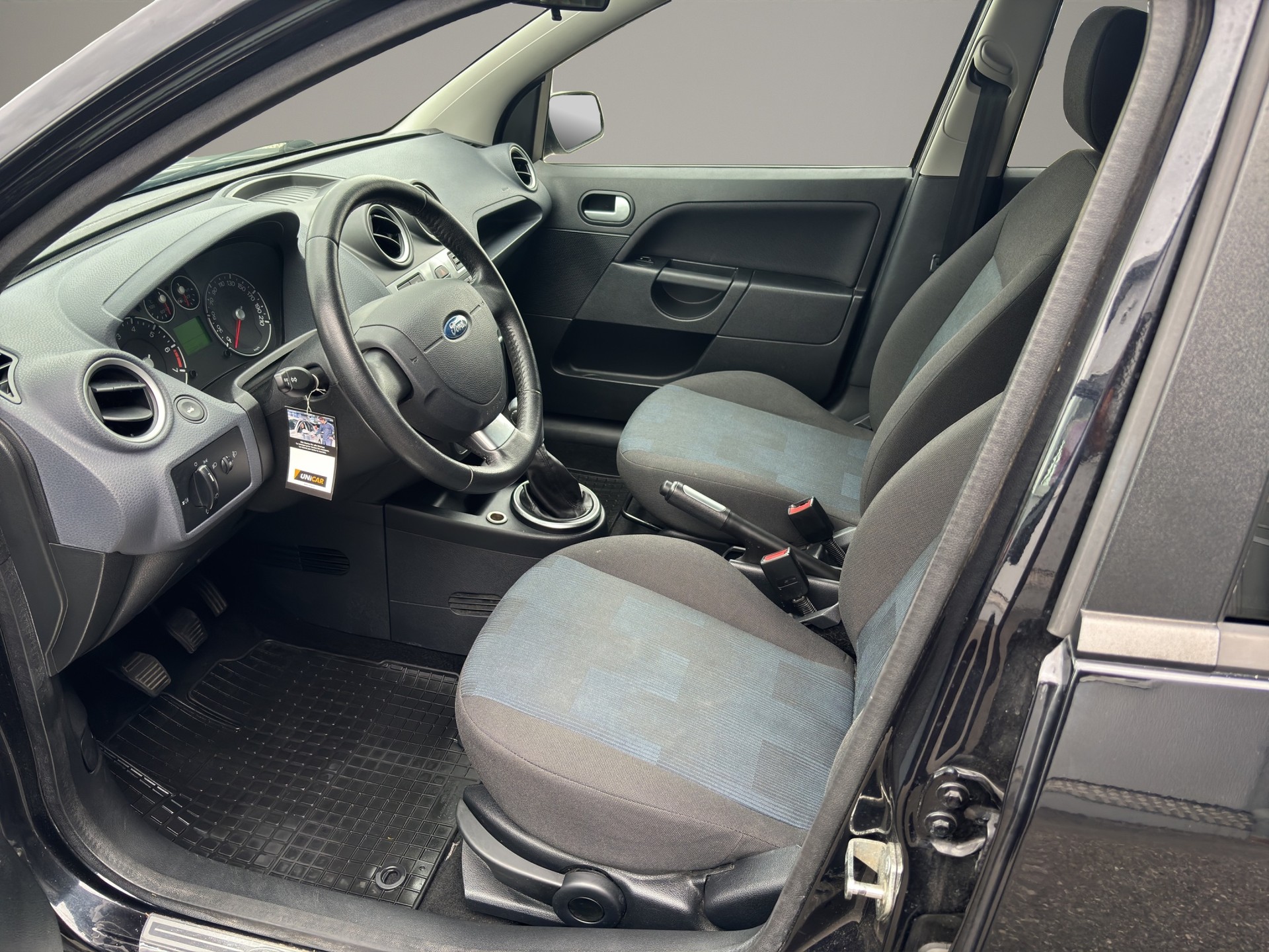 FORD Fiesta 1.4 16V Ambiente-image-9