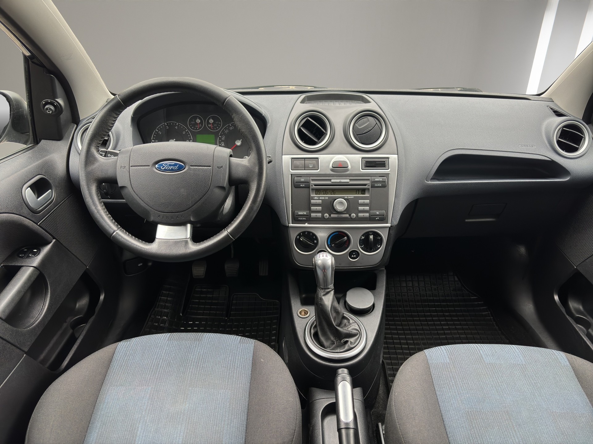 FORD Fiesta 1.4 16V Ambiente-image-11