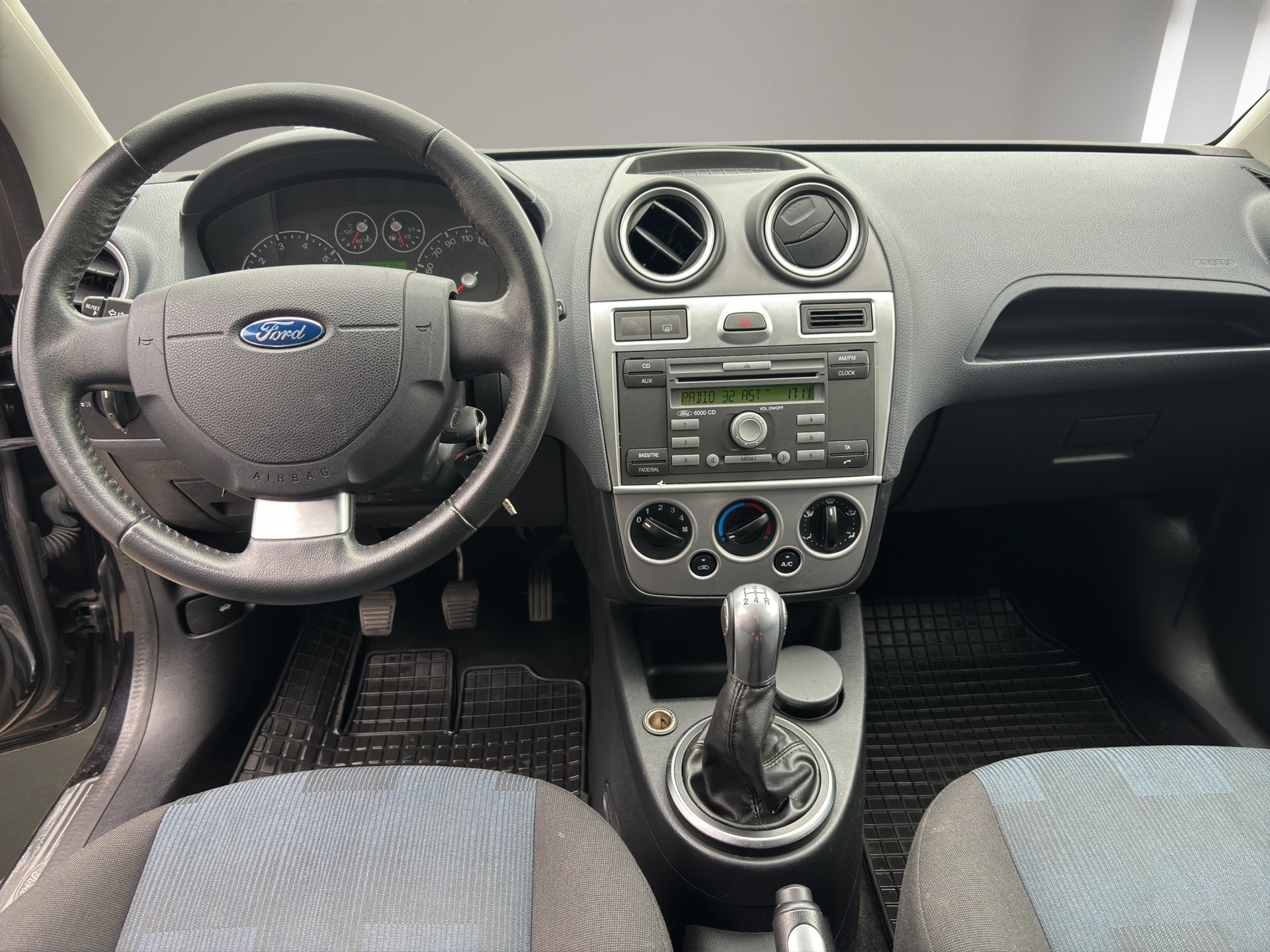 FORD Fiesta 1.4 16V Ambiente-image-12