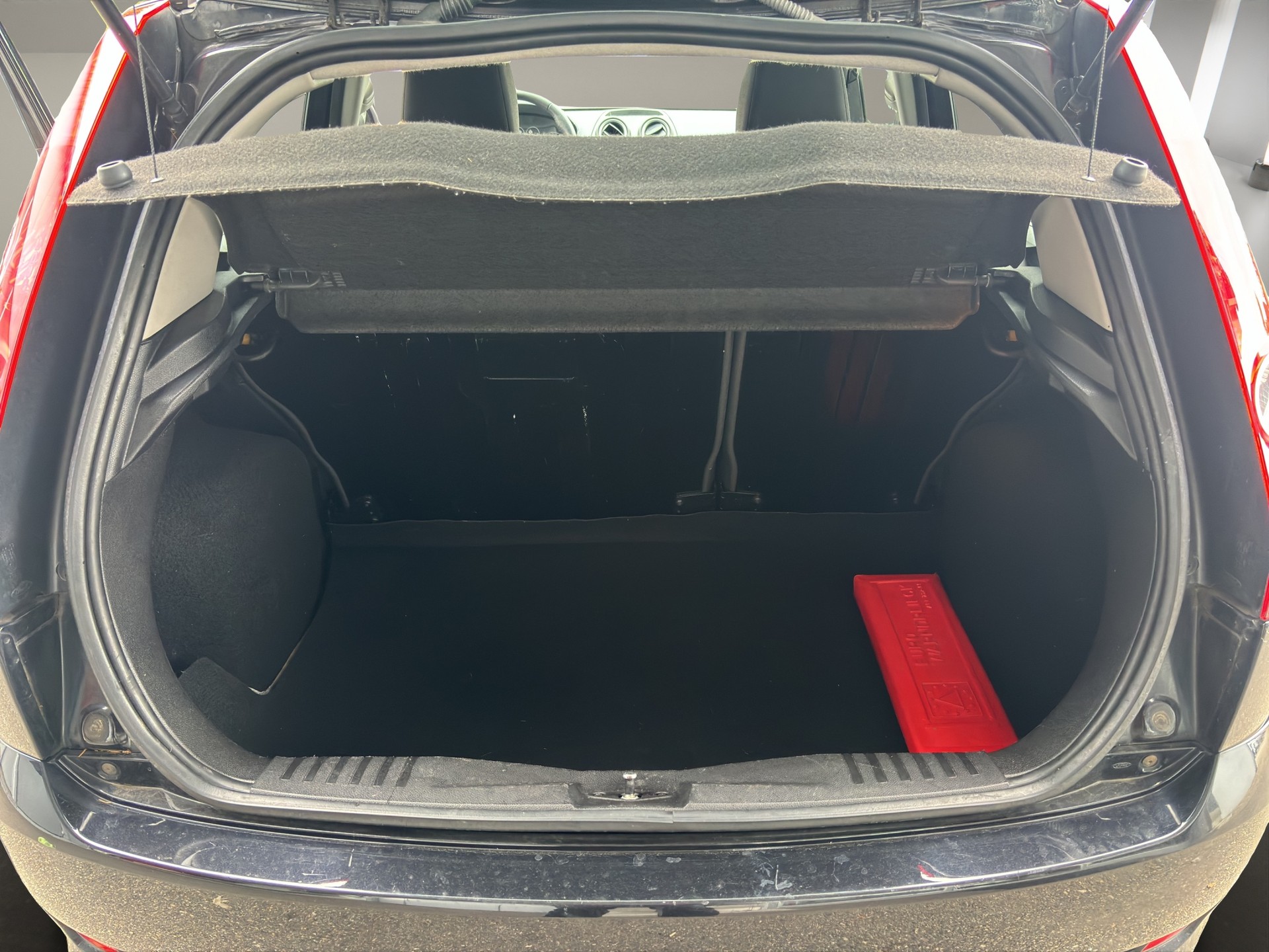FORD Fiesta 1.4 16V Ambiente-image-16
