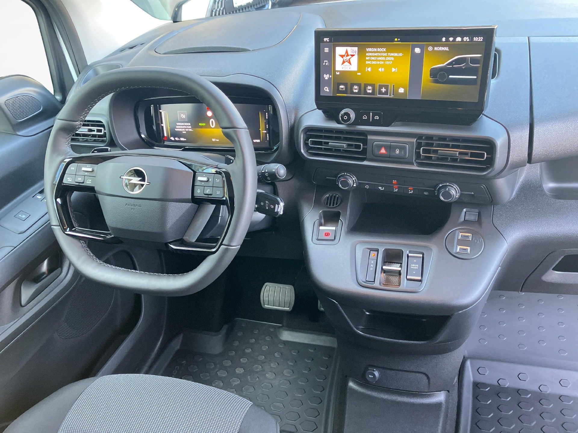 OPEL Combo-e Cargo 2.4 t Electric-image-12