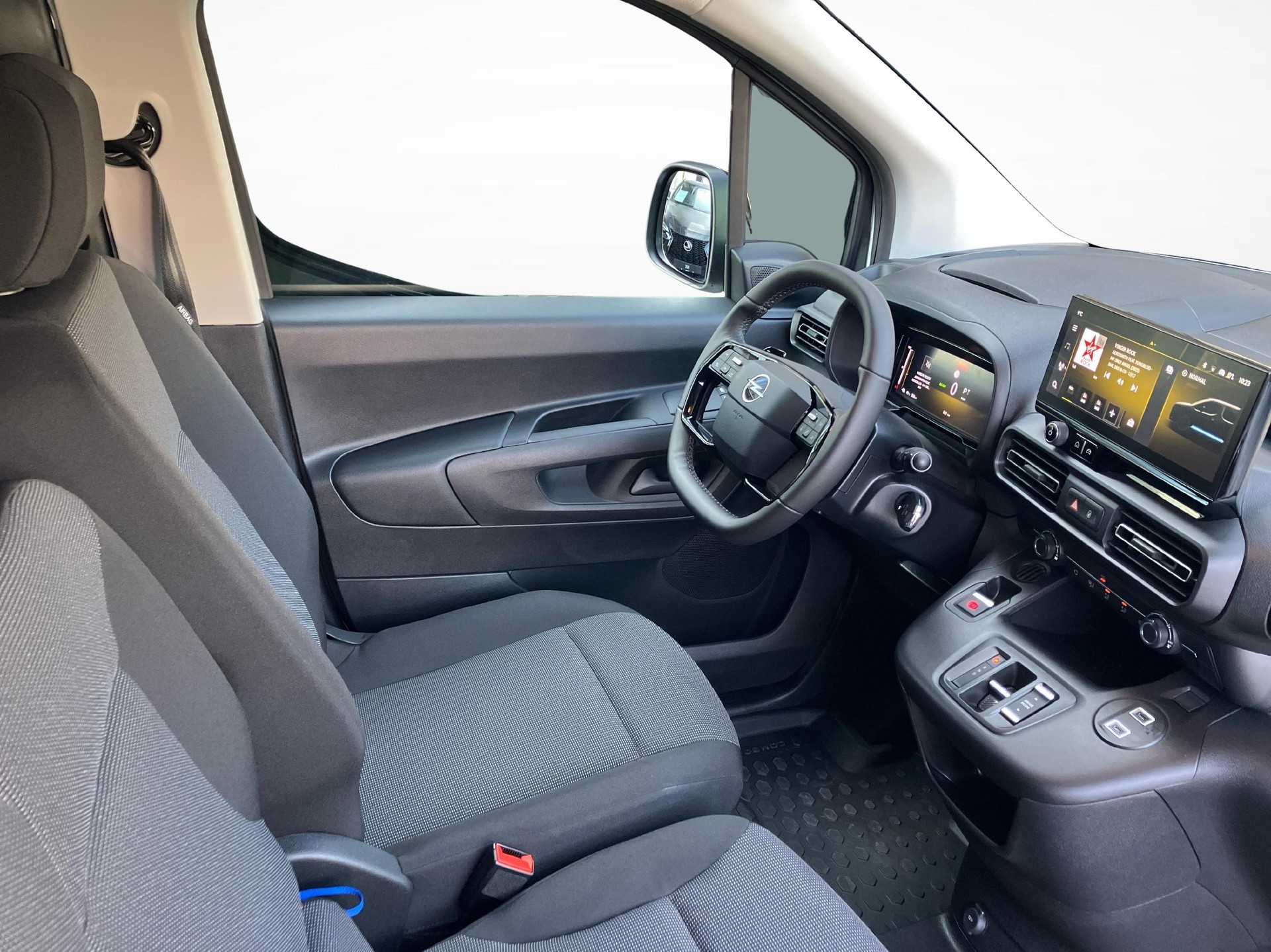 OPEL Combo-e Cargo 2.4 t Electric-image-13