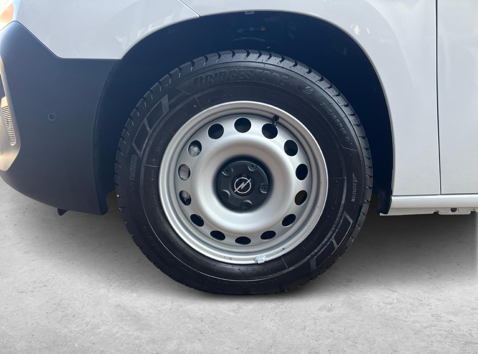 OPEL Combo-e Cargo 2.4 t Electric-image-24