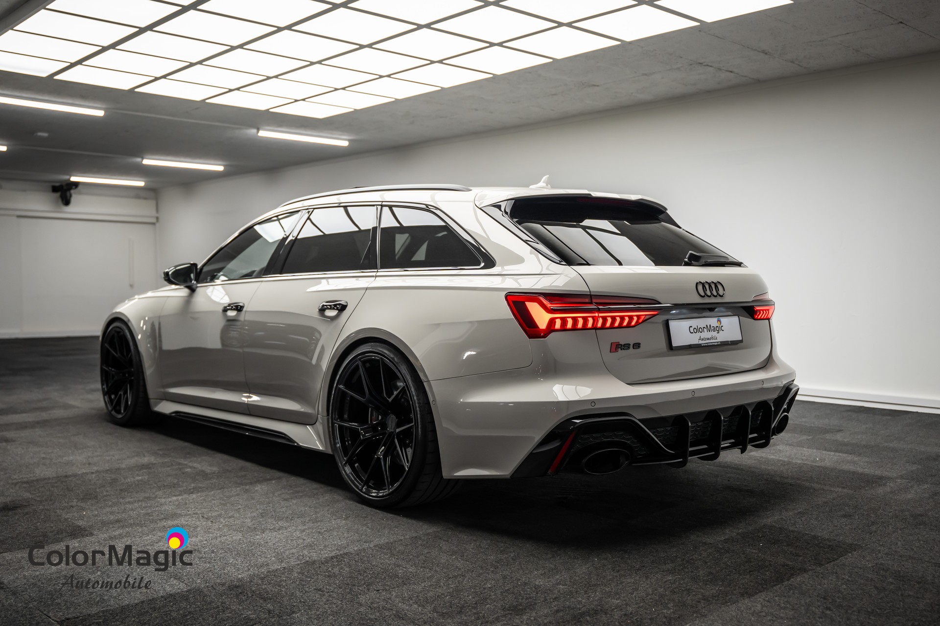 AUDI * RS6 AVANT * INDIVIDUALLACKIERUNG PORSCHE KREIDE * V-MAX 305 KM/H * LEASING AB 754.- *-showroom-element-3