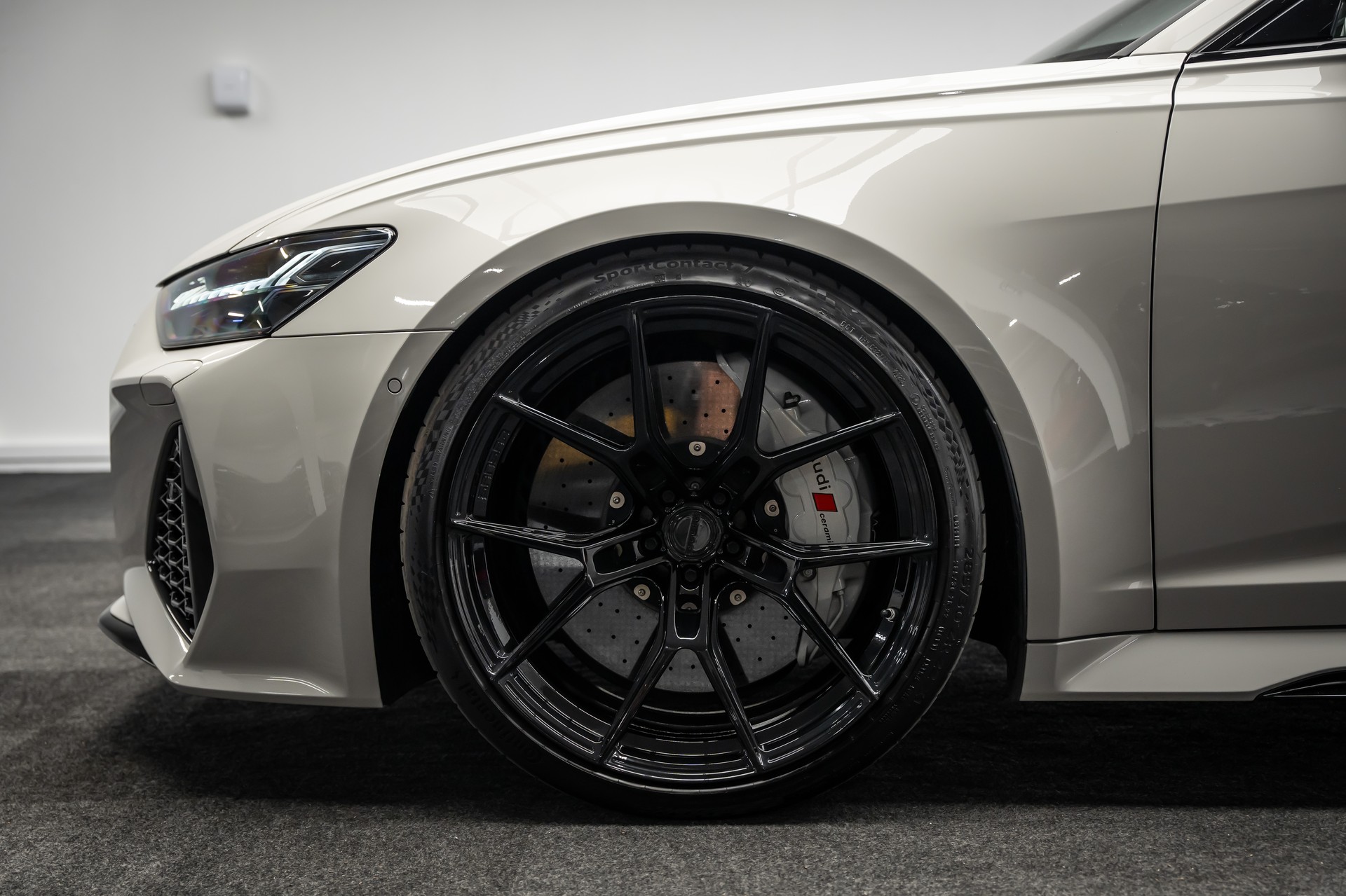 AUDI * RS6 AVANT * INDIVIDUALLACKIERUNG PORSCHE KREIDE * V-MAX 305 KM/H * LEASING AB 754.- *-showroom-element-1