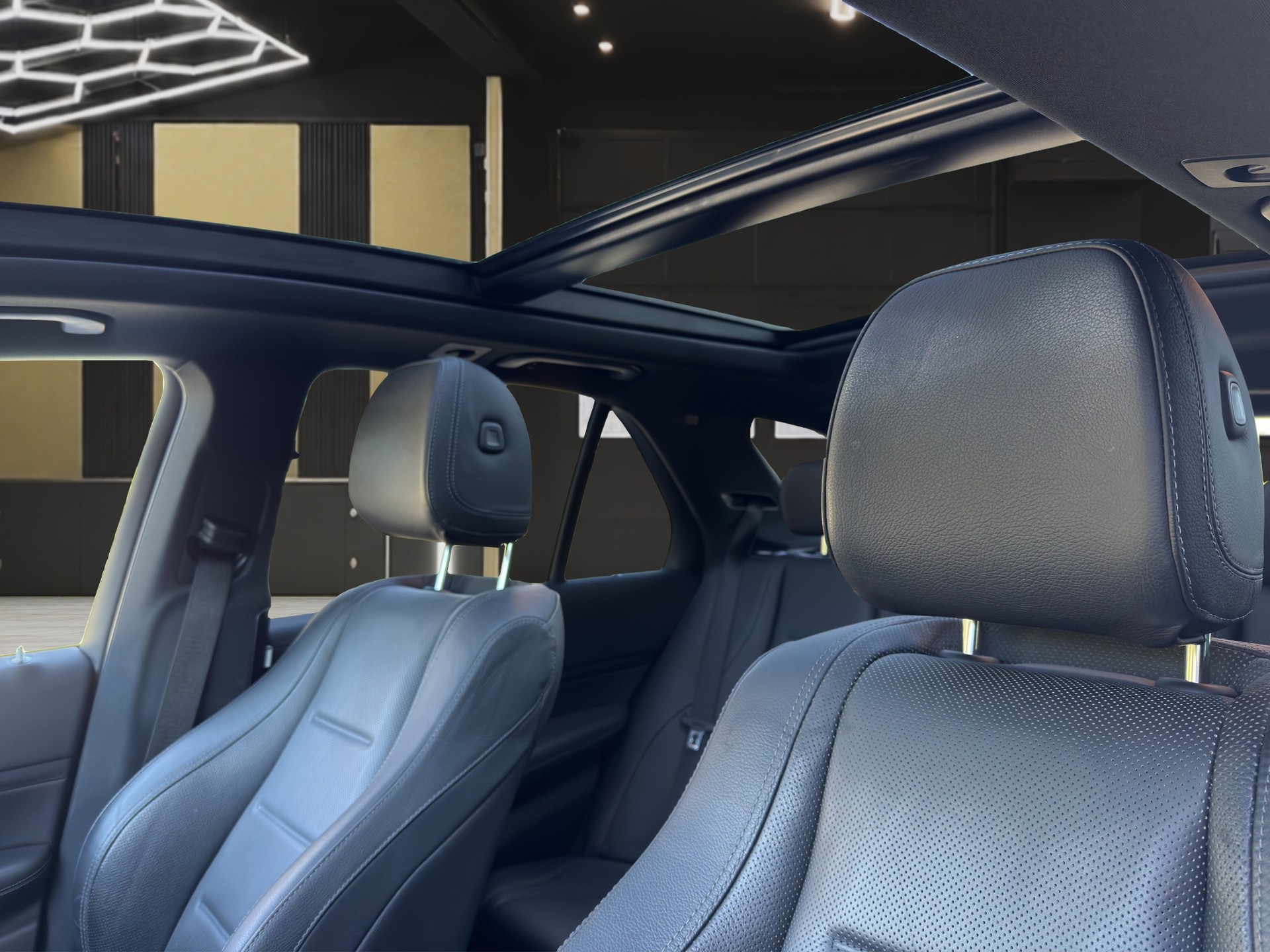 MERCEDES-BENZ GLE 350 de AMG Line 4matic-image-9