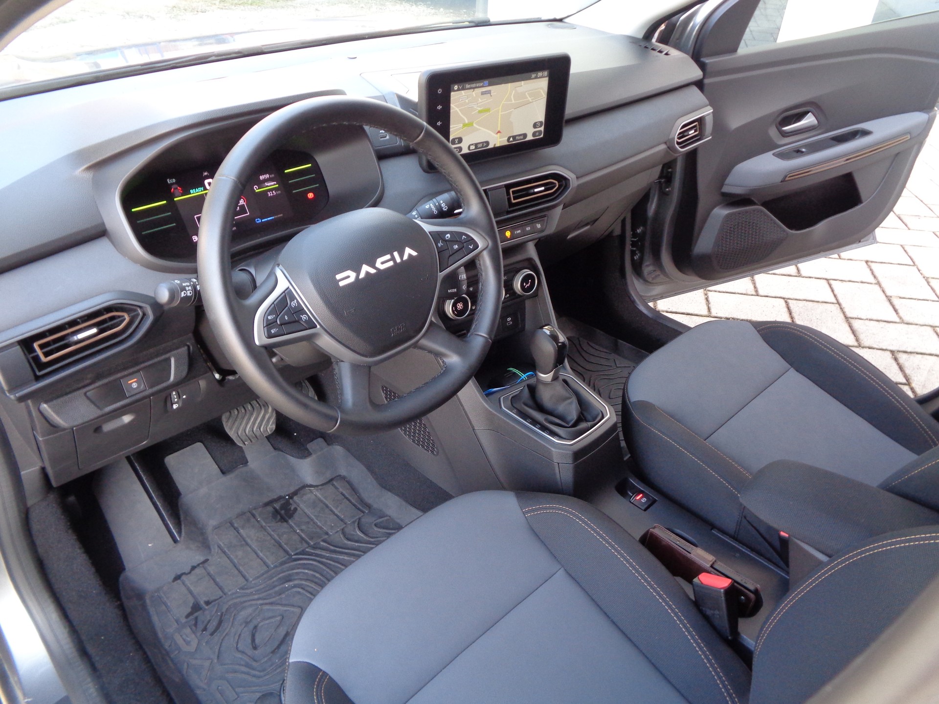 DACIA Jogger HEV 140 Extreme+-image-6